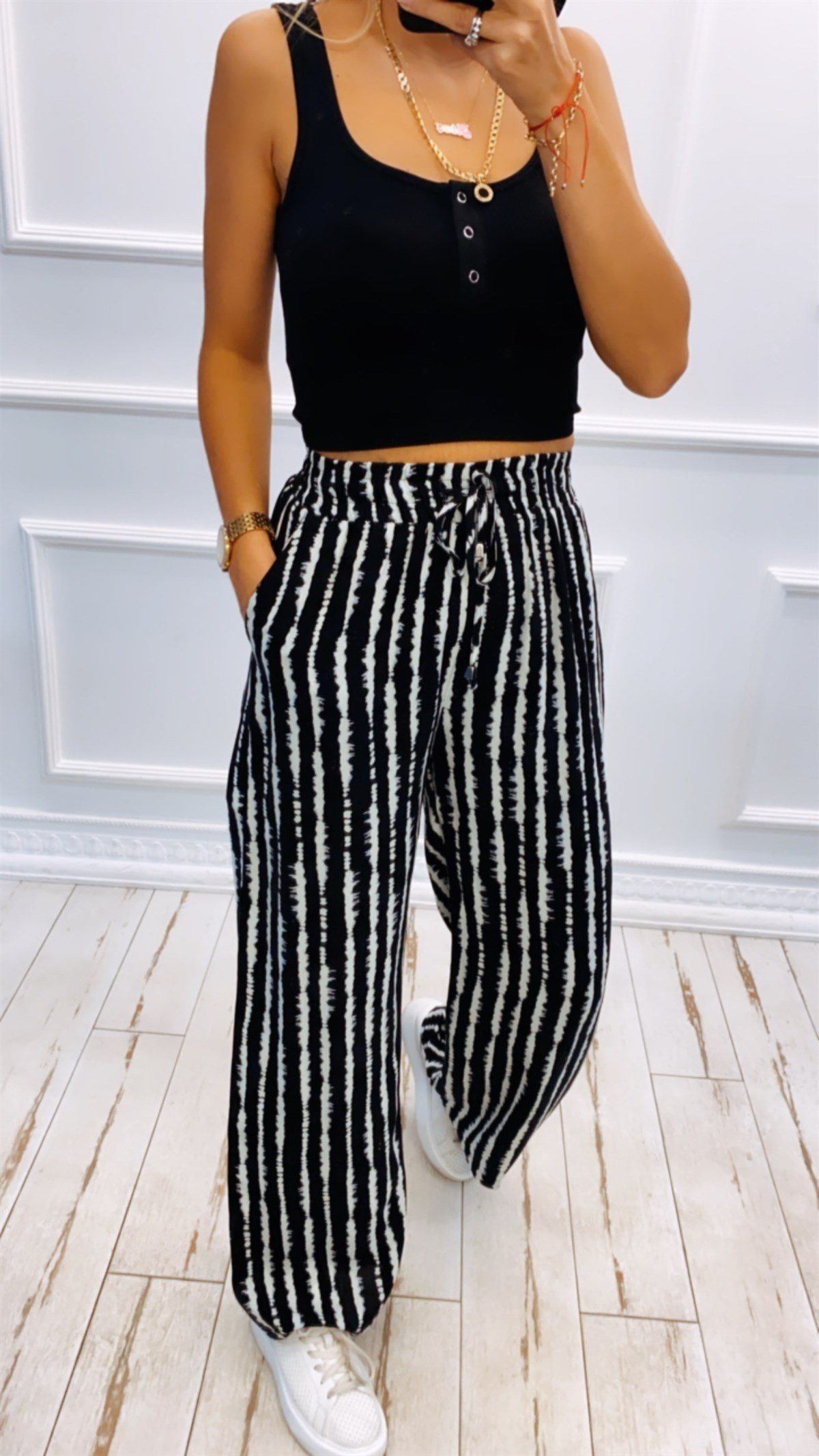 Batik Şerit Detaylı Salaş Pantolon