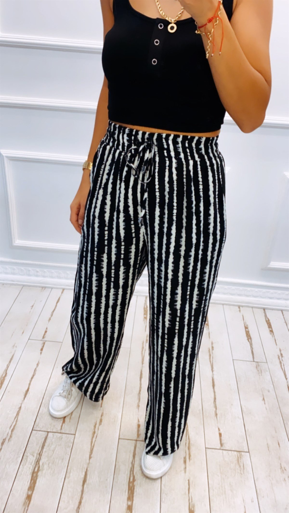 Batik Şerit Detaylı Salaş Pantolon
