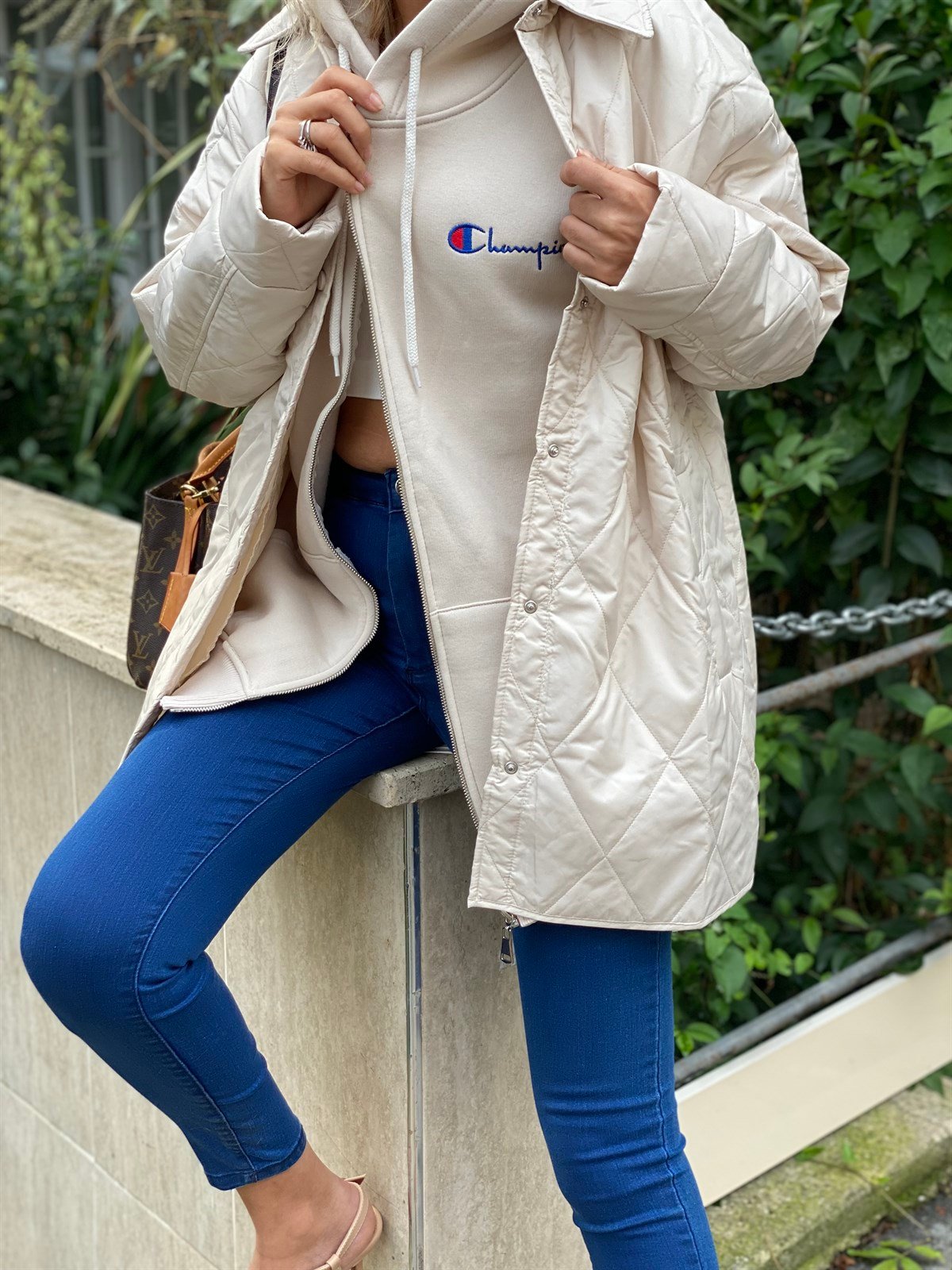 Bej Kapüşonlu Fermuarlı Logolu SweatSWEATSHİRT