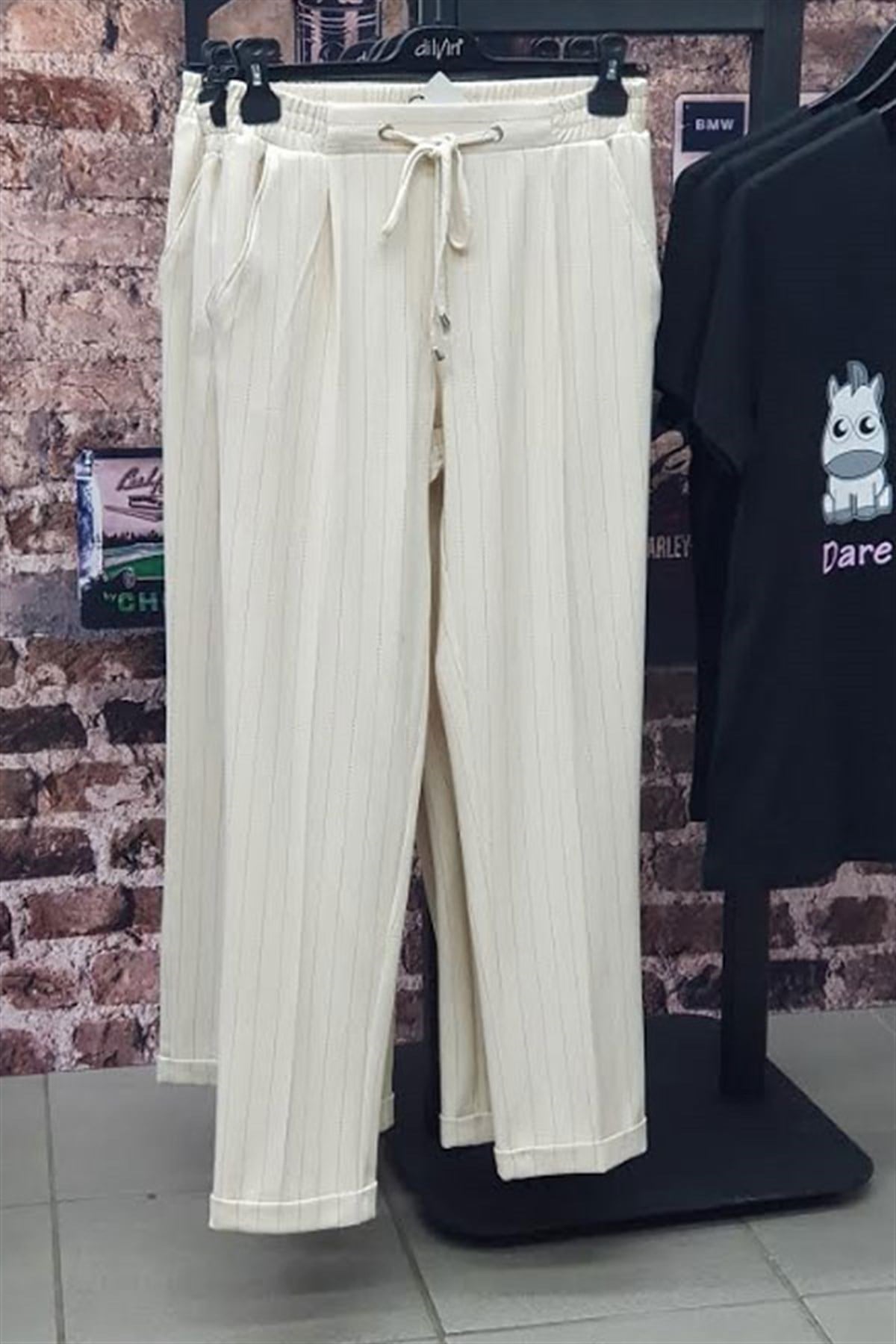 Beli Lastikli Çizgili Krem Pantalon