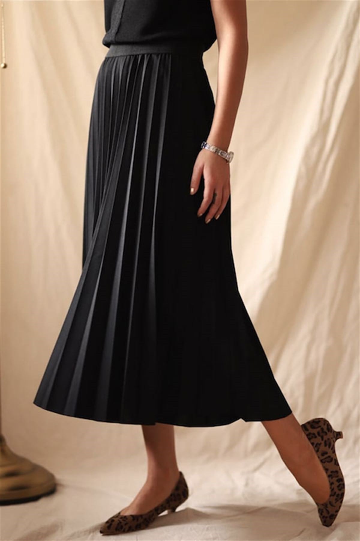 Beli Lastikli Pileli Siyah Etek