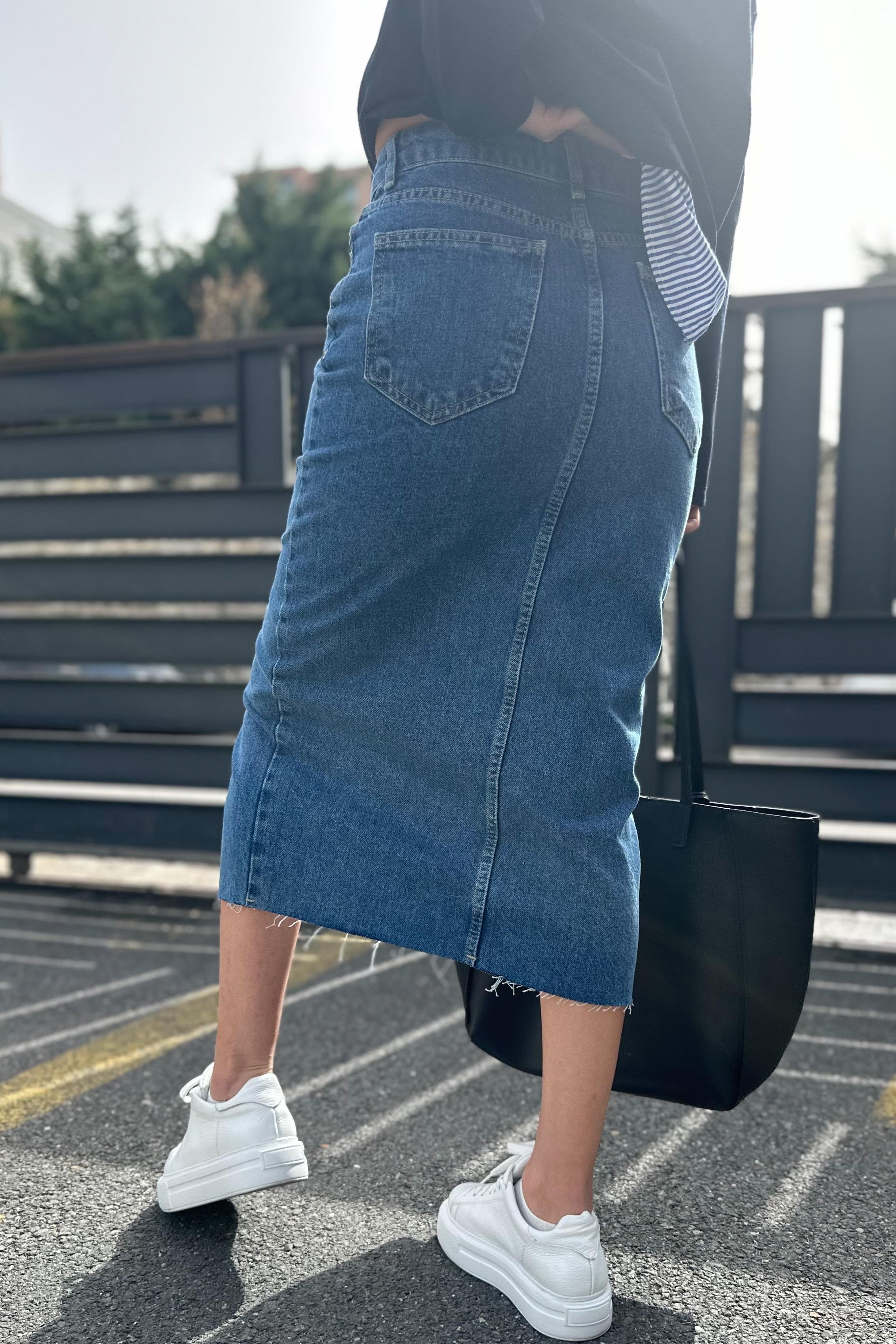 Beş Düğmeli Koyu Mavi Yırtmaçlı Kot Etek ETEK