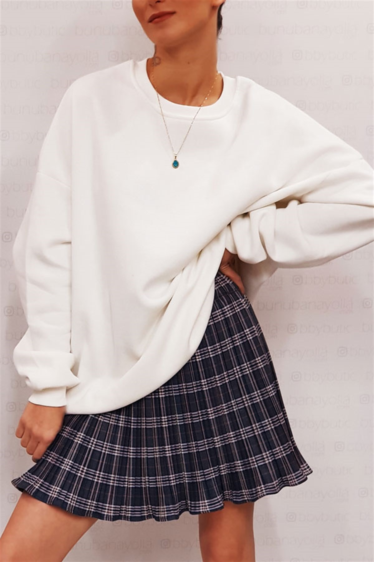 Bisiklet Yaka Oversize Beyaz Sweatshirt