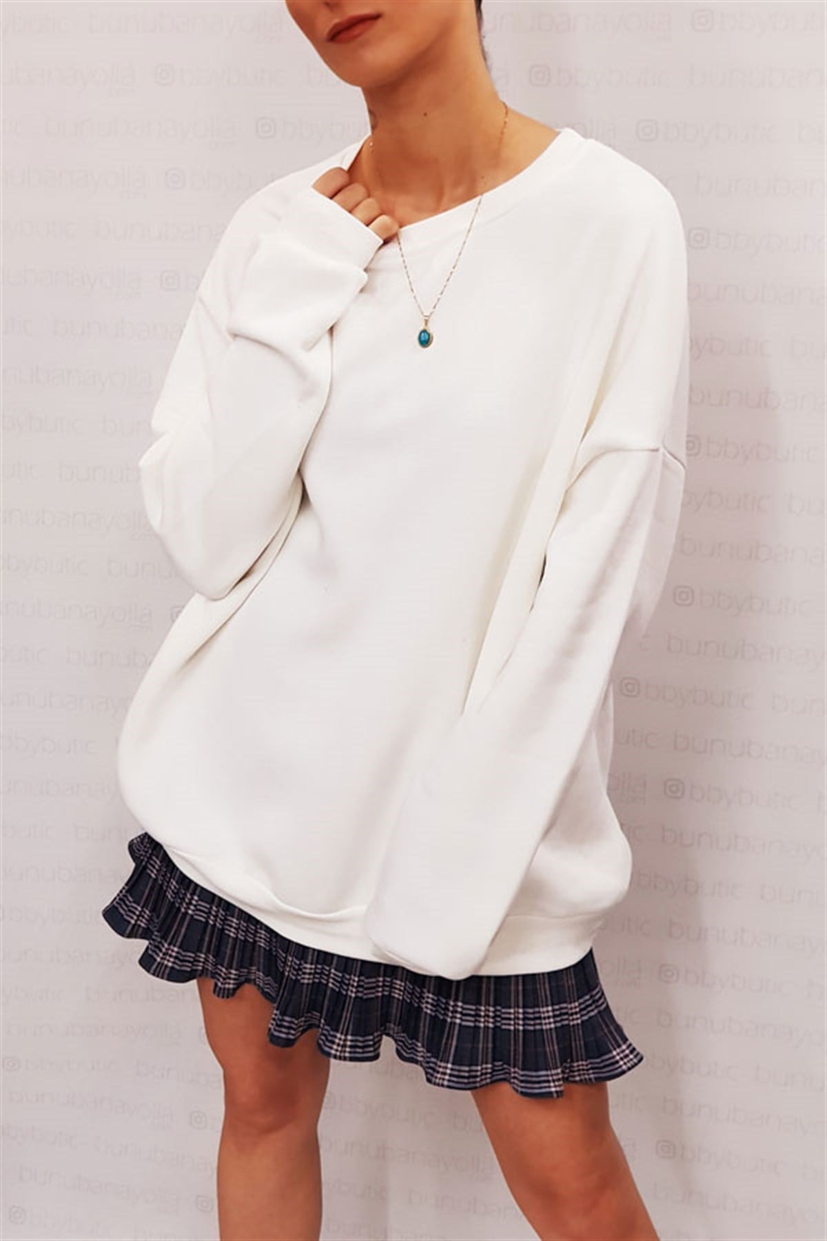 Bisiklet Yaka Oversize Beyaz Sweatshirt