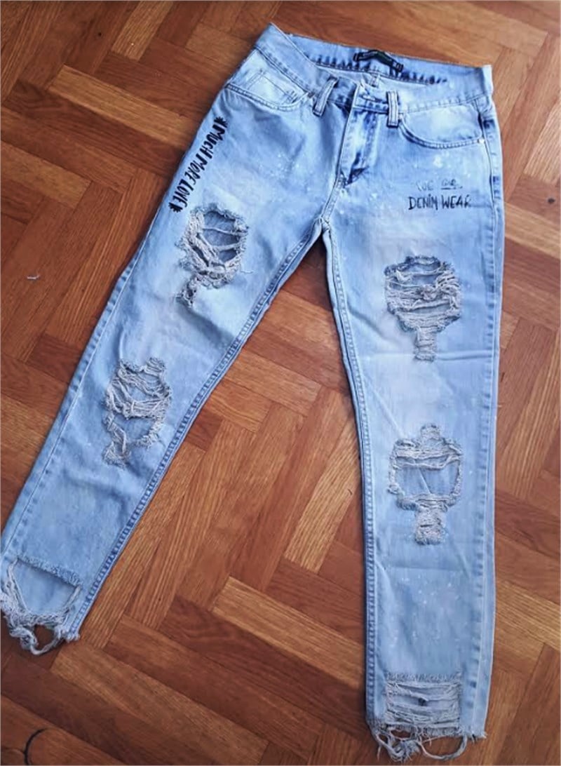 Bol Yırtıklı Yazı Baskılı Boyfriend Jean
