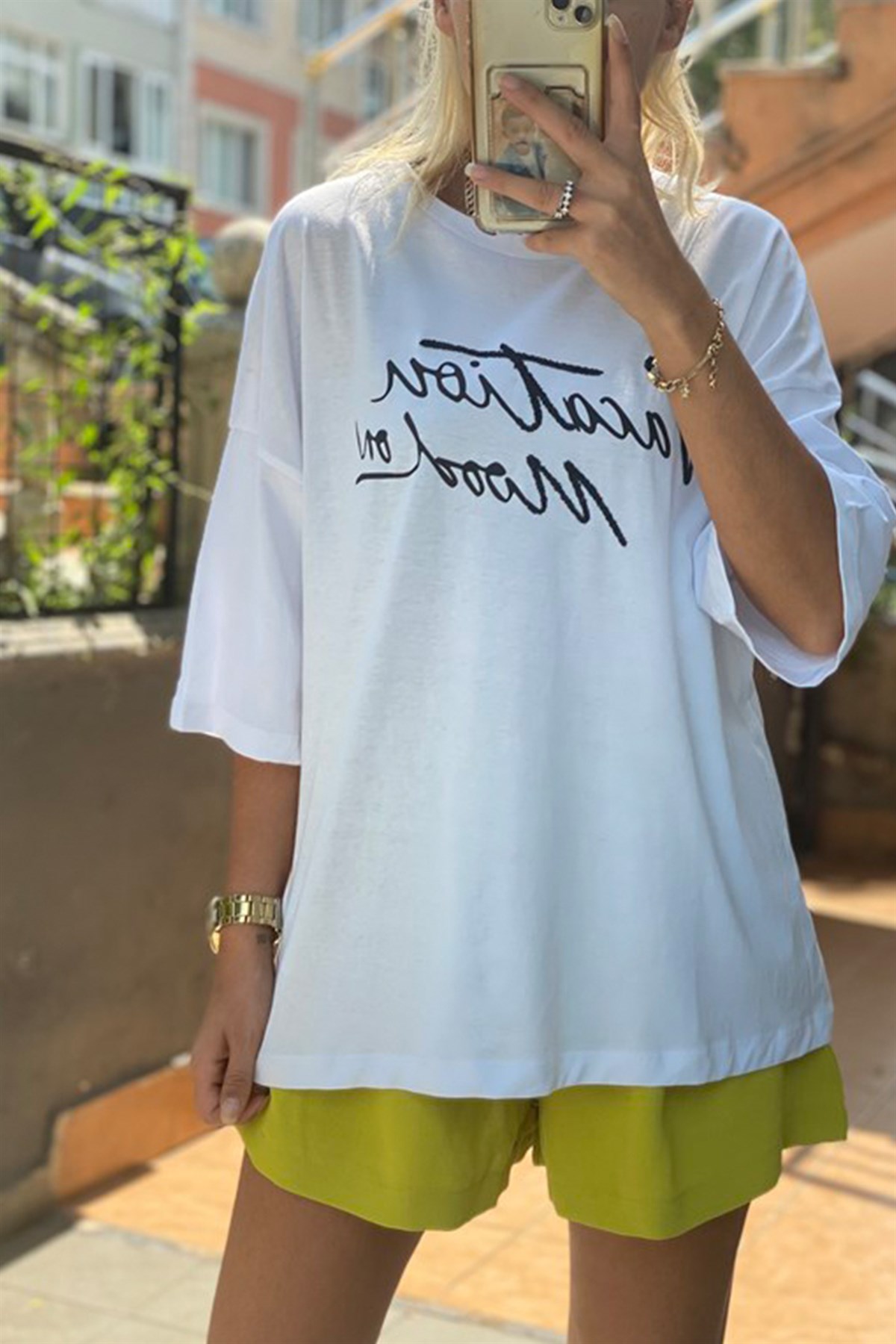 Boncuk Detaylı Yazılı TişörtTSHİRT