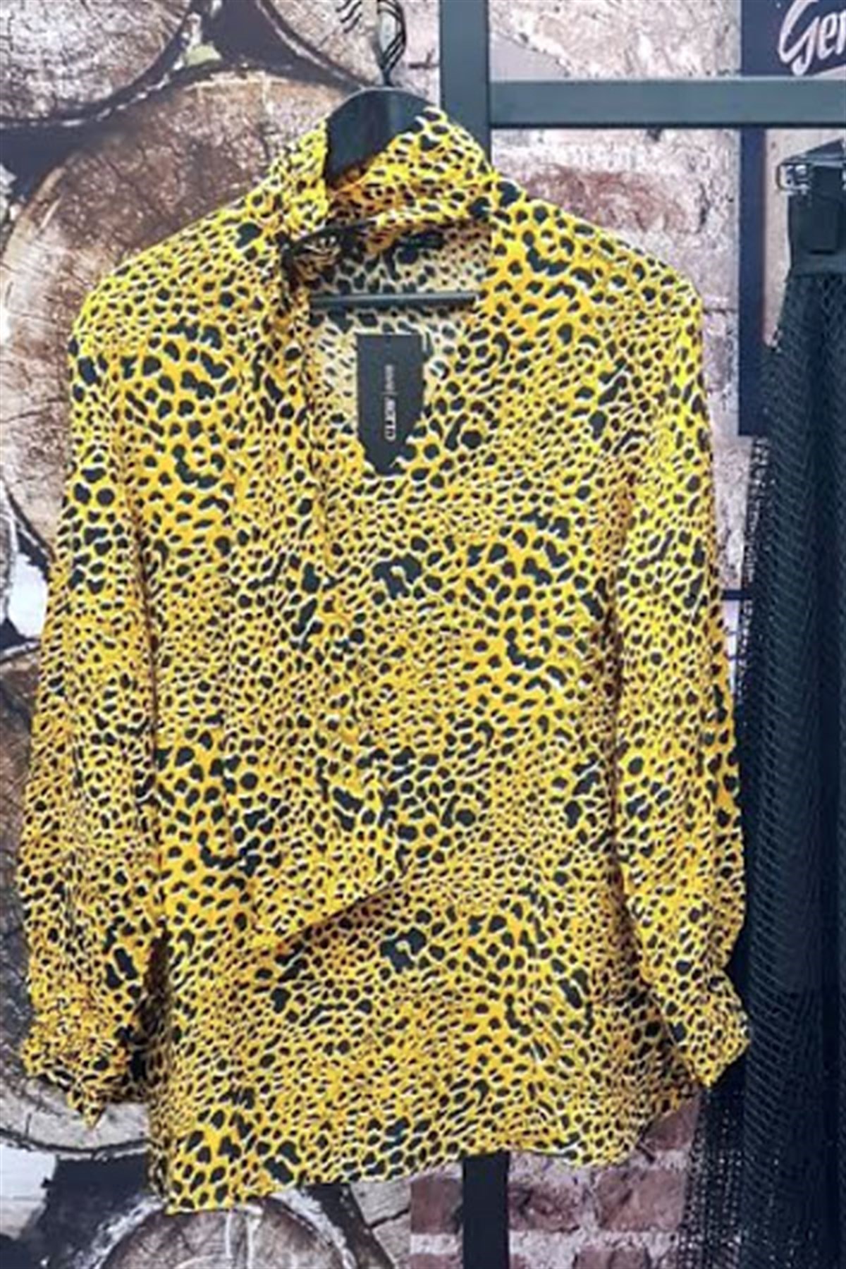 Boynu Toka Detay Sarı Leopar Bluz