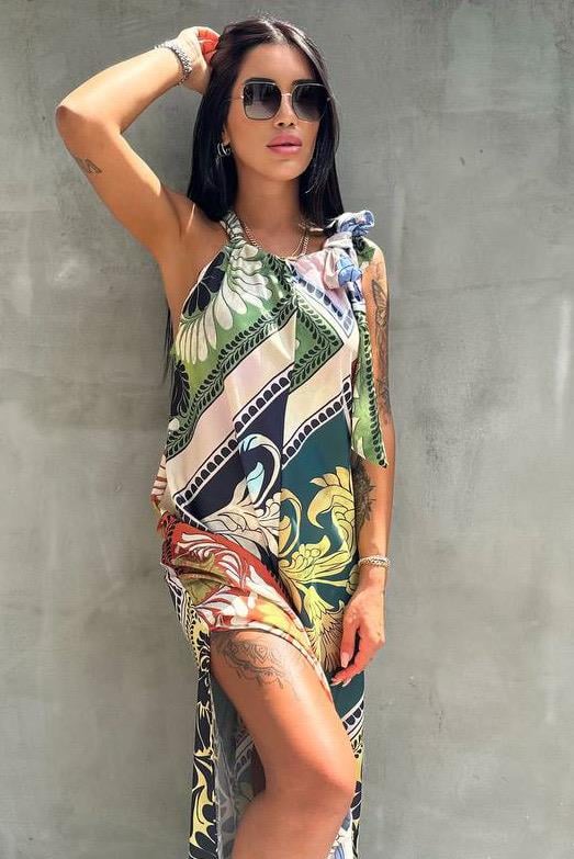 Boyundan Bağlamalı Renkli Desenli ElbiseELBİSE