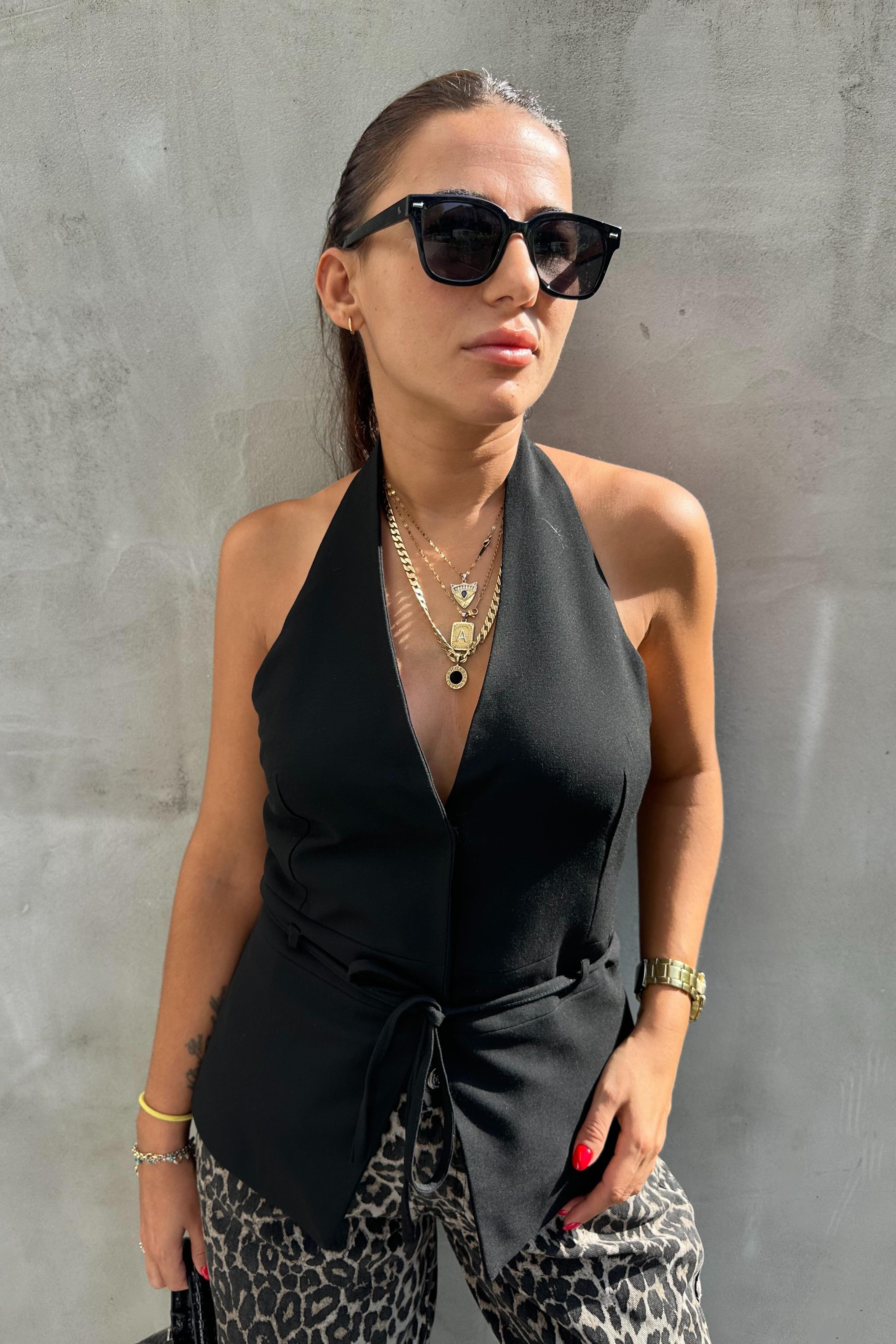 Boyundan Bağlı Siyah YelekYELEK