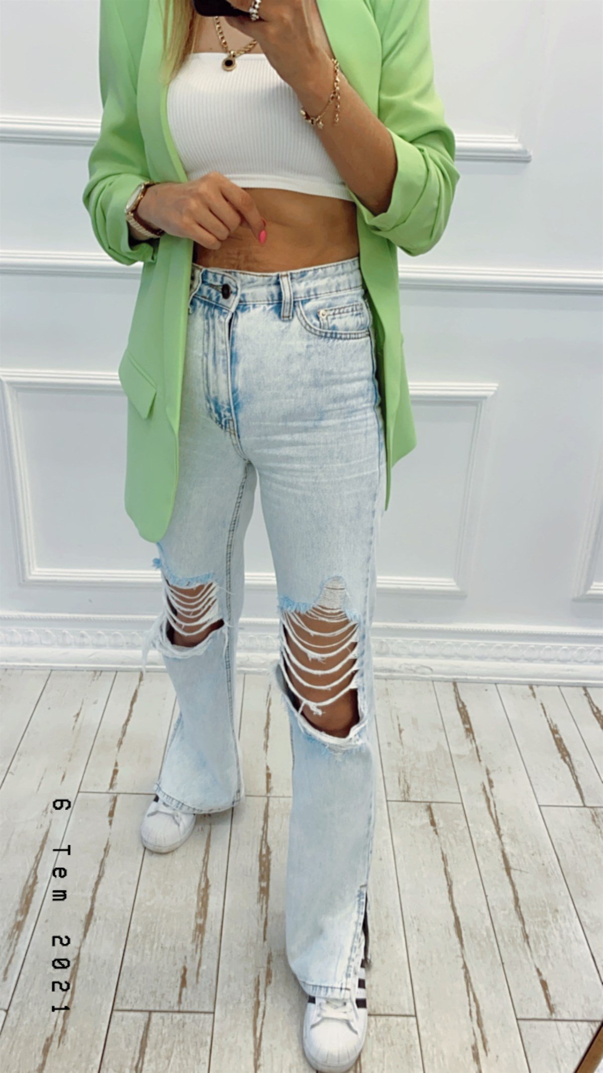 Buz Mavisi Yırtmaçlı Ve Yırtıklı Pull Jean