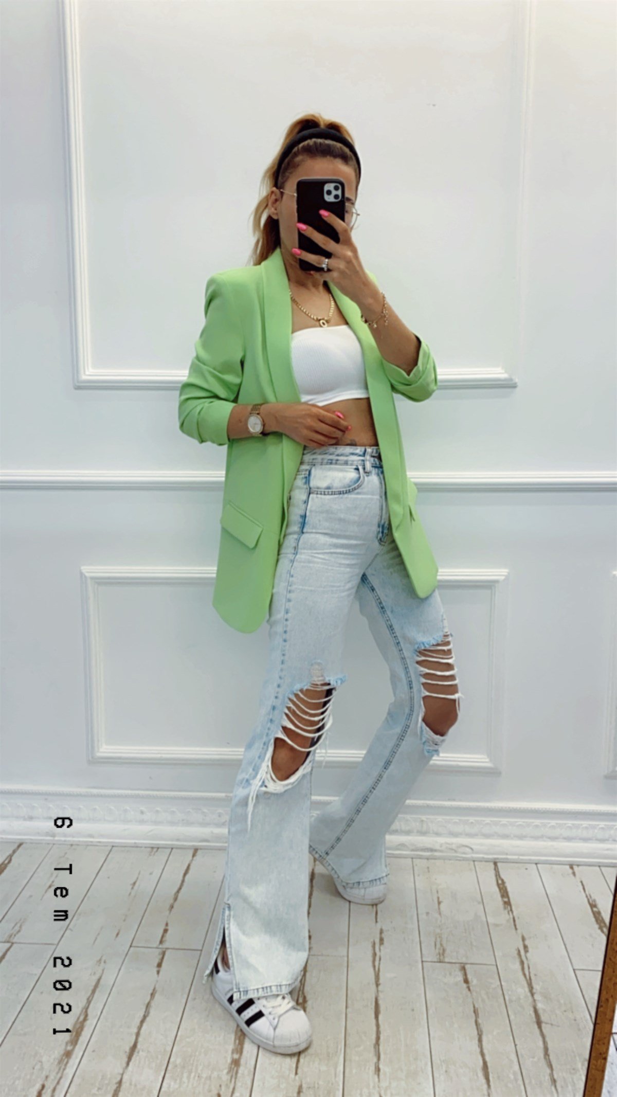 Buz Mavisi Yırtmaçlı Ve Yırtıklı Pull Jean