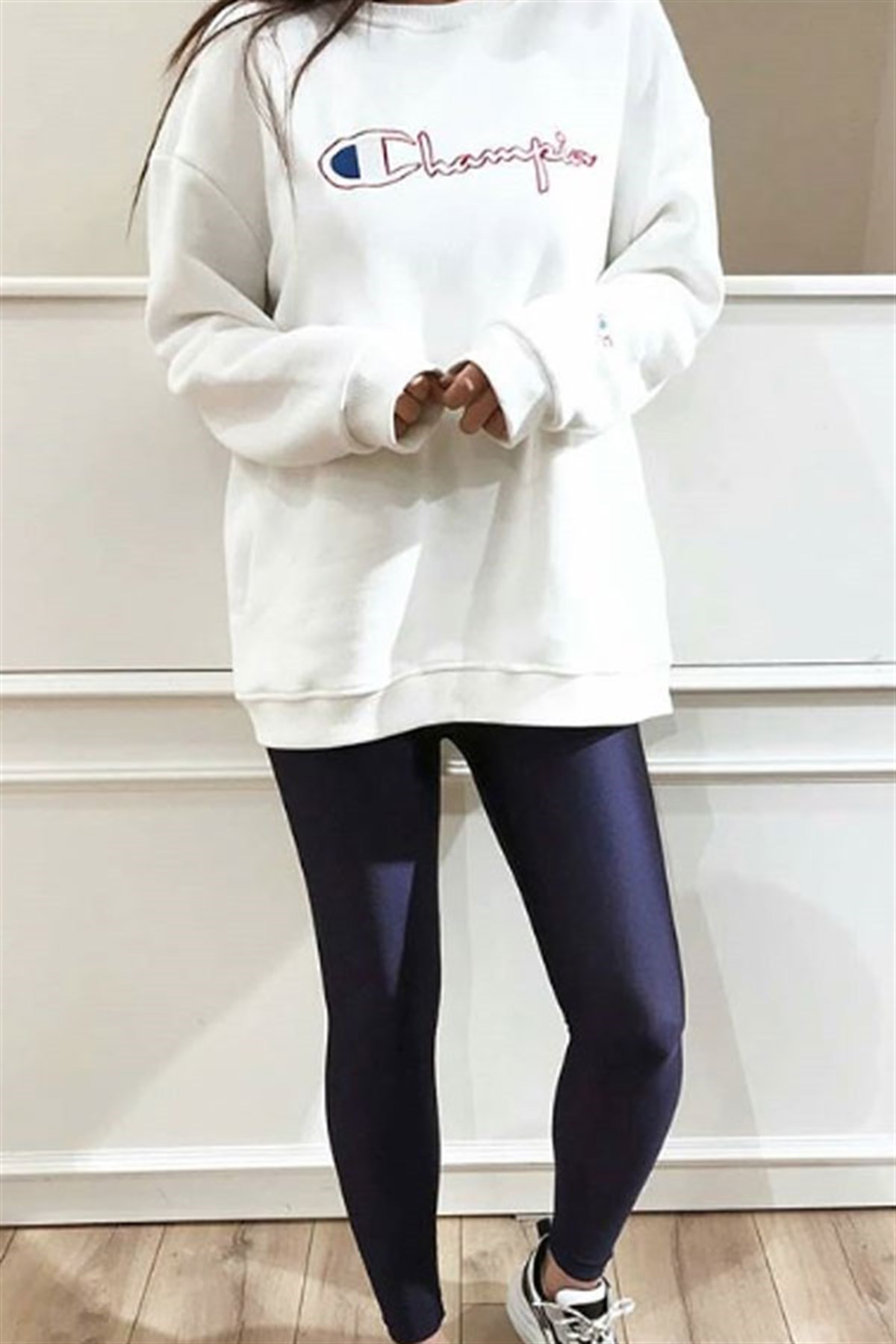 Champion Büyük Logolu Beyaz Sweatshirt