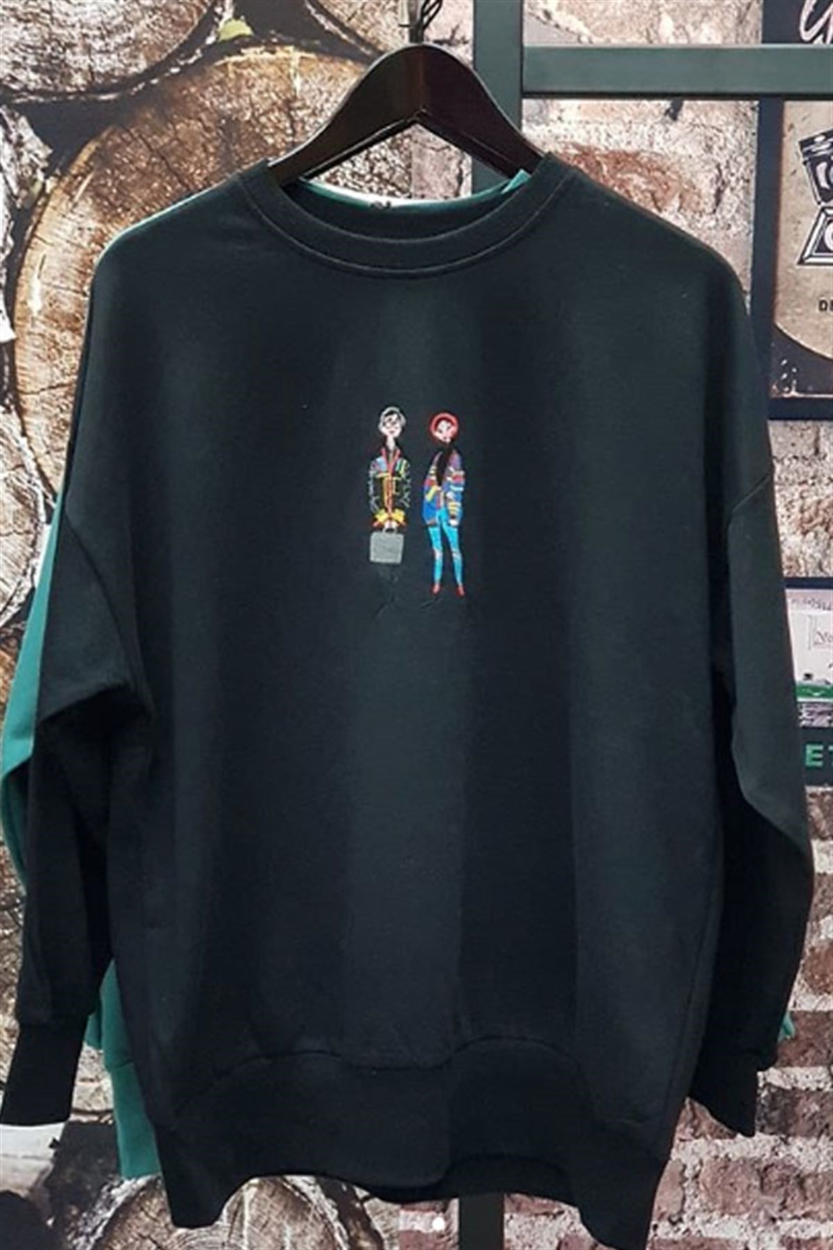 Çift İnsan Figürü Nakışlı Sweatshirt