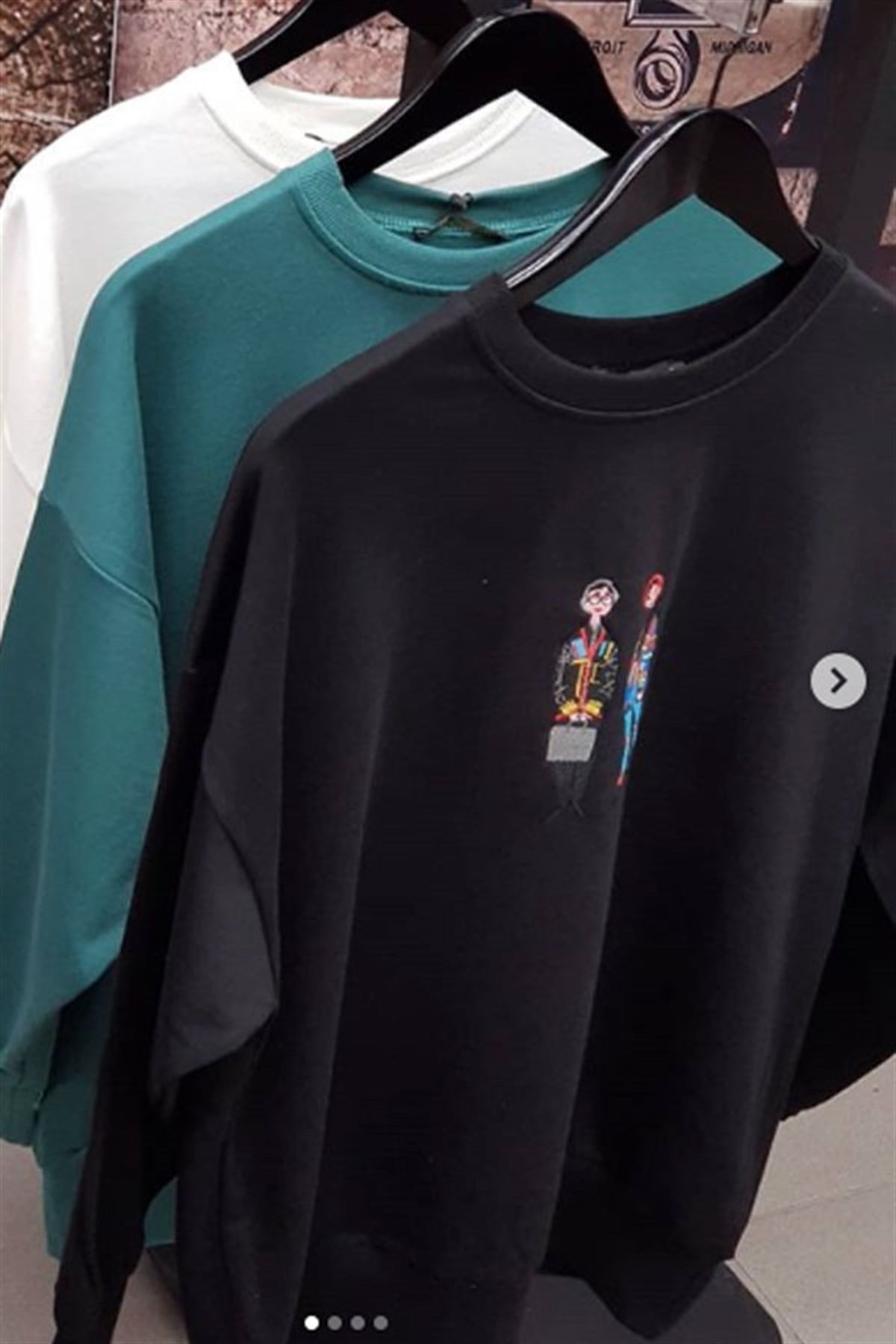 Çift İnsan Figürü Nakışlı Sweatshirt