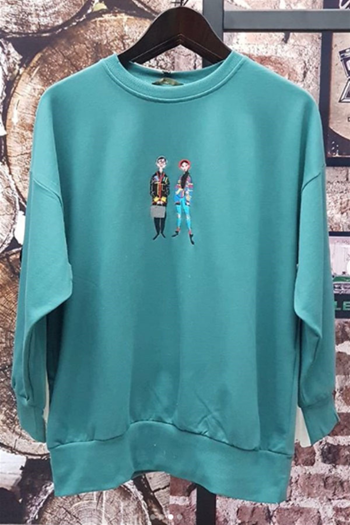 Çift İnsan Figürü Nakışlı Sweatshirt