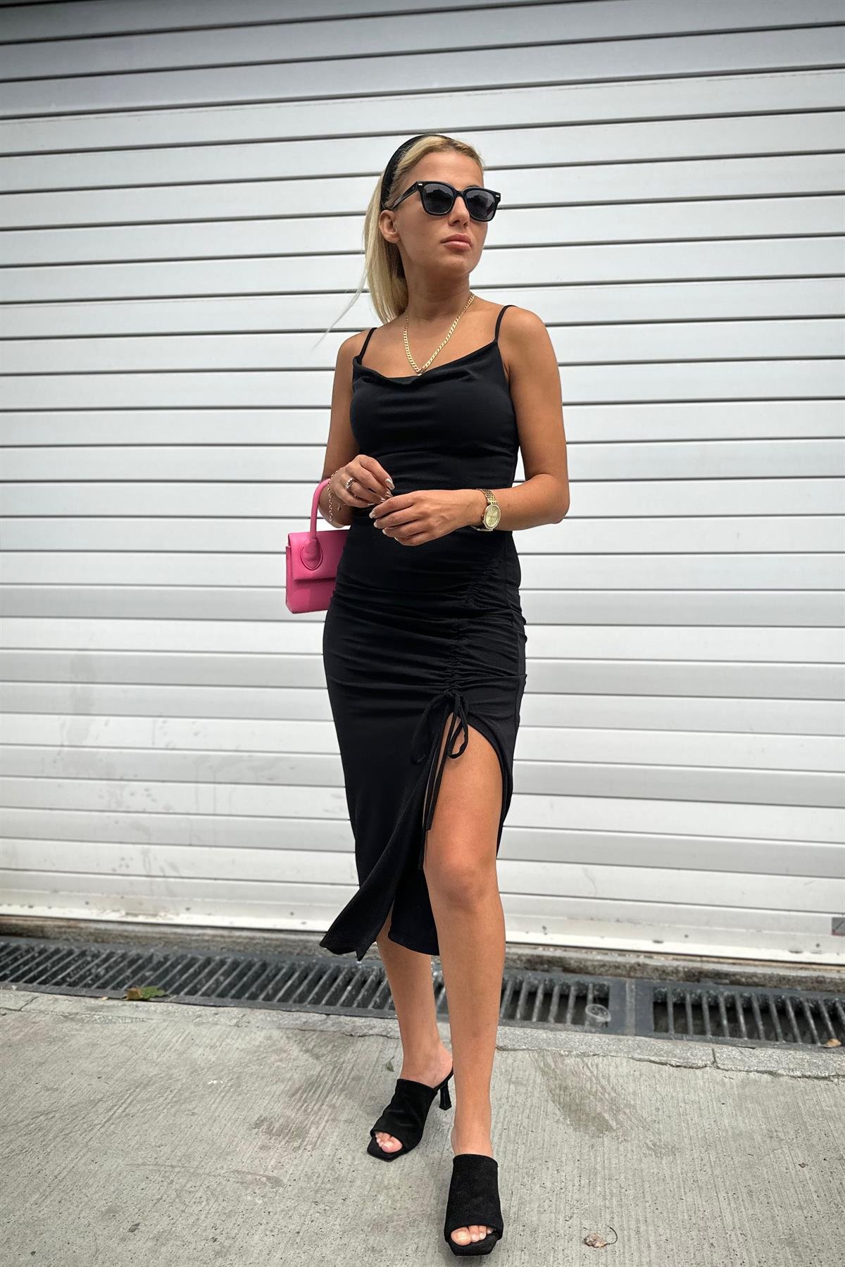 Degaje Yaka Siyah ElbiseELBİSE