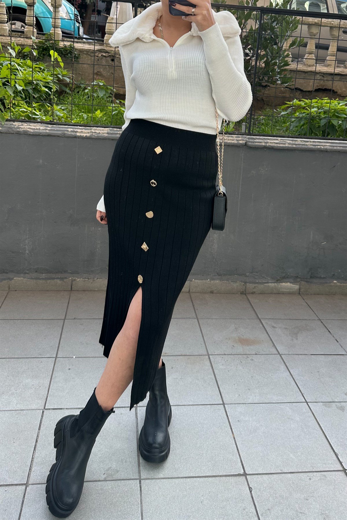 Düğmeli Siyah Triko EtekETEK