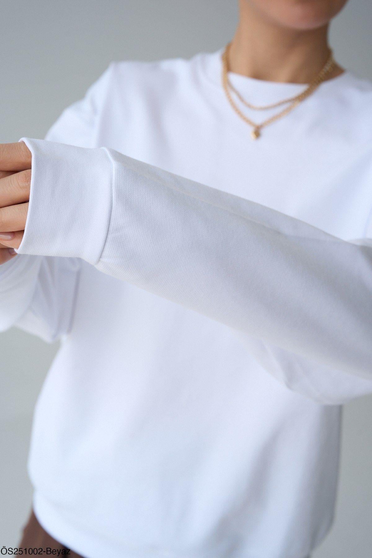 Düz Kalın Yaka Beyaz SweatshirtSWEATSHİRT