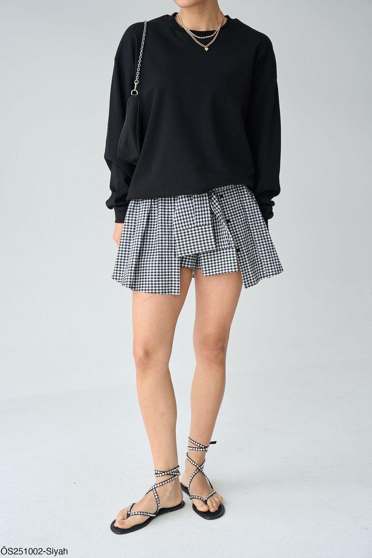 Düz Kalın Yaka Siyah SweatshirtSWEATSHİRT