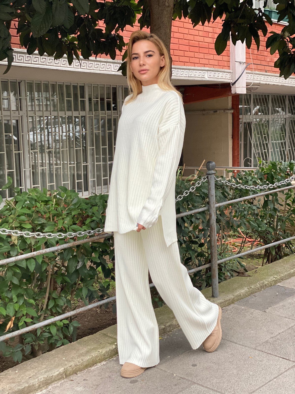 Ekru Fitilli Örme Düğme Detaylı Triko TakımTAKIMLAR