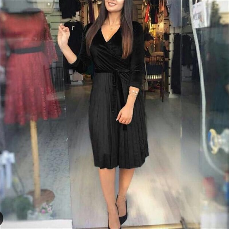 Eteği Pileli Kadife Elbise