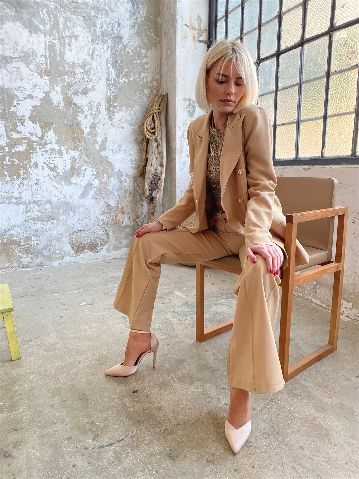 Gold Düğmeli Blazer Salaş Pantolon TakımTAKIMLAR