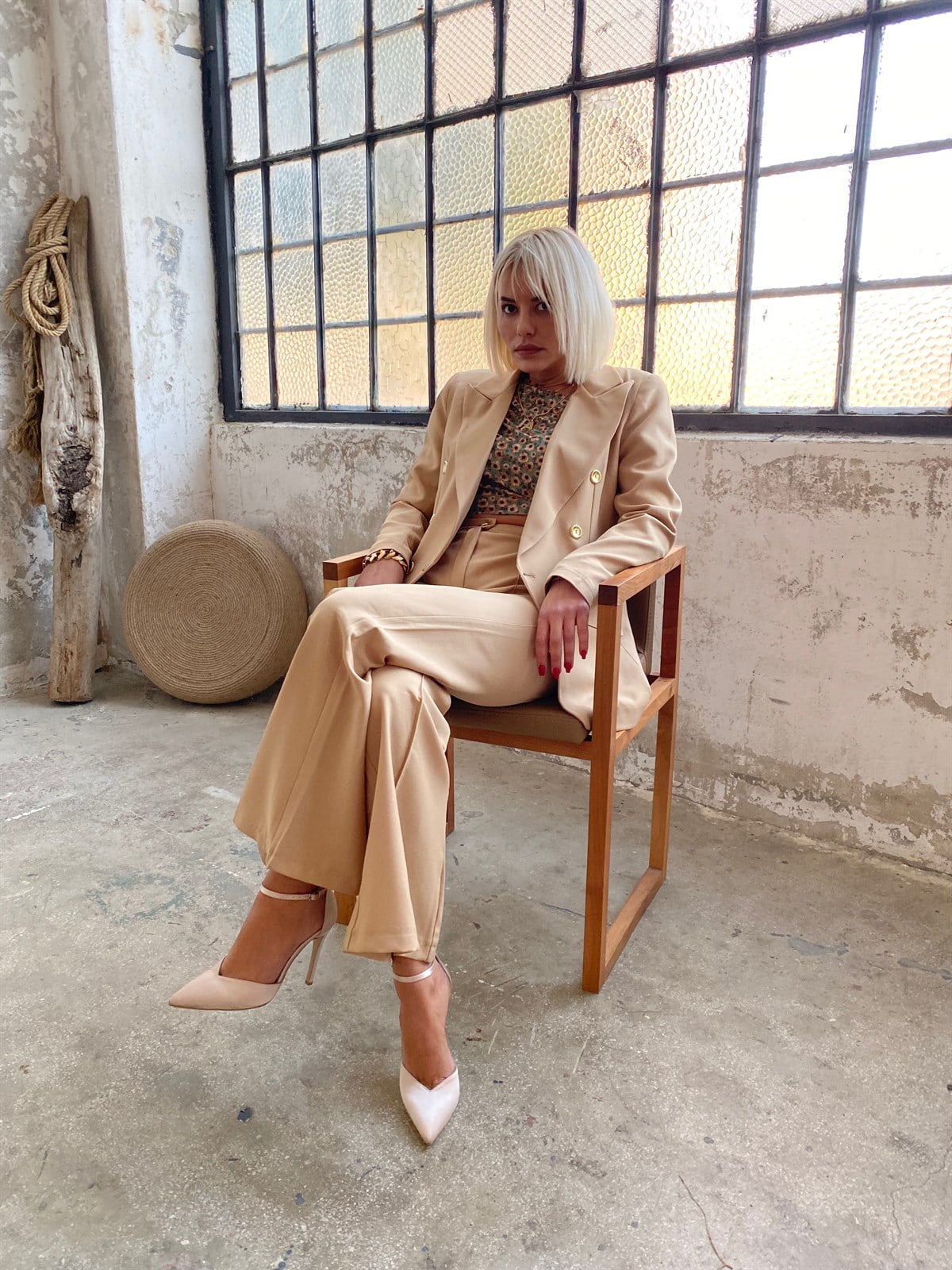 Gold Düğmeli Blazer Salaş Pantolon TakımTAKIMLAR