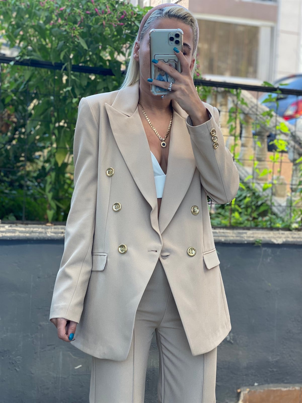 Gold Düğmeli Blazer Salaş Pantolon TakımTAKIMLAR