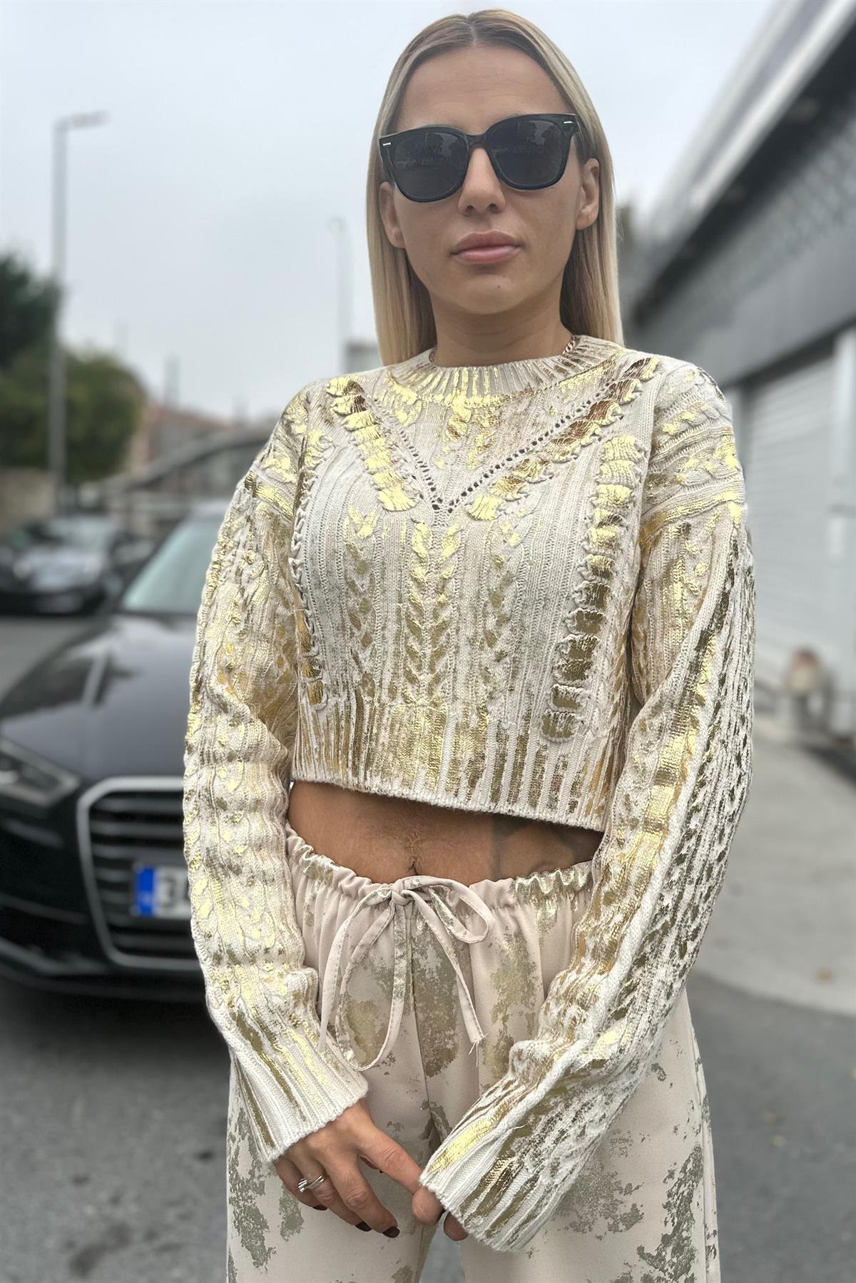 Gold Varaklı Krem KazakKAZAK