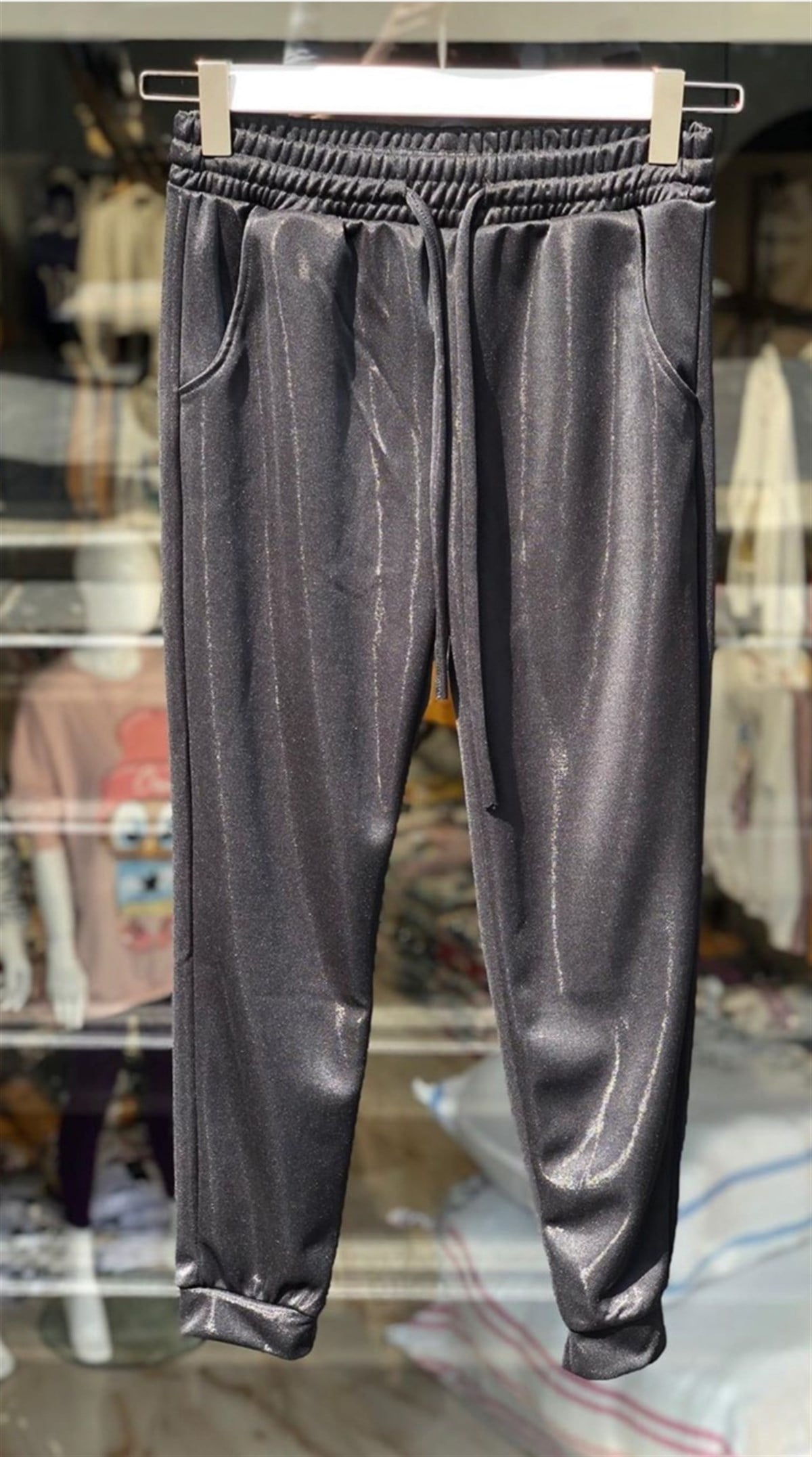 Havuç Kesim Parlak Jogger Eşofman