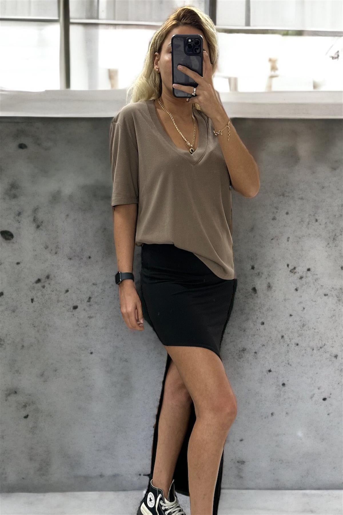 Kahverengi V Yaka Orijinal Marka Basic TshirtTSHİRT