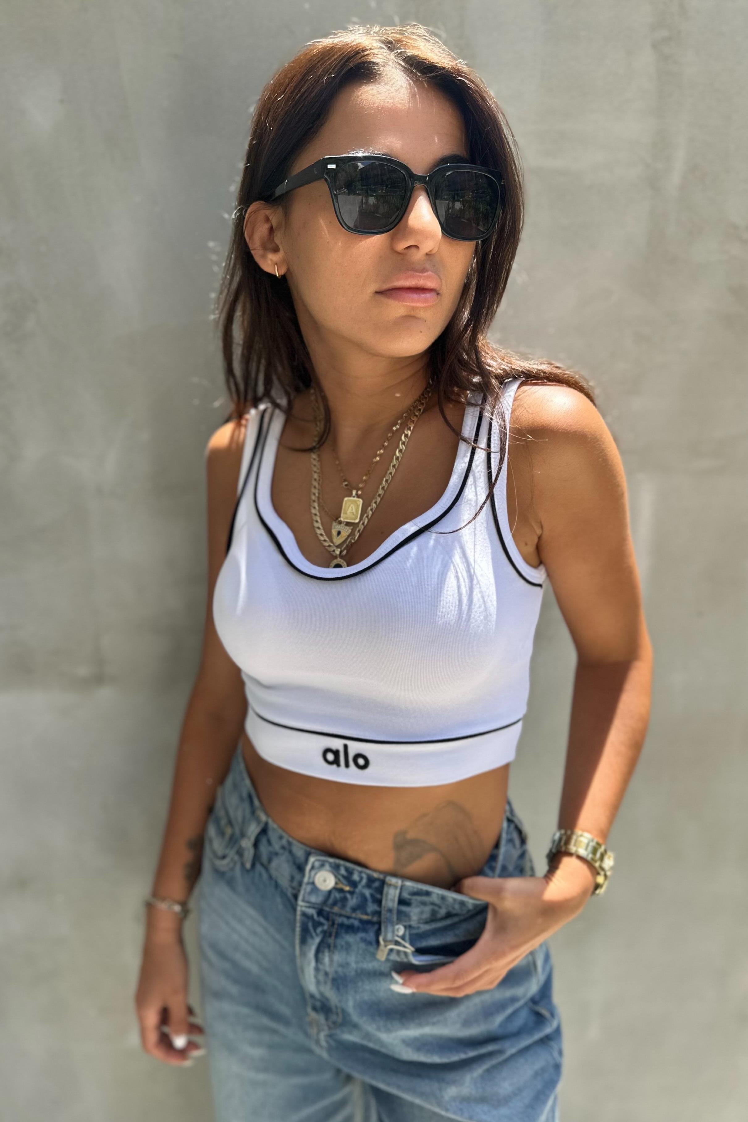 Kalp Yaka Beli Yazılı Beyaz CropCROP