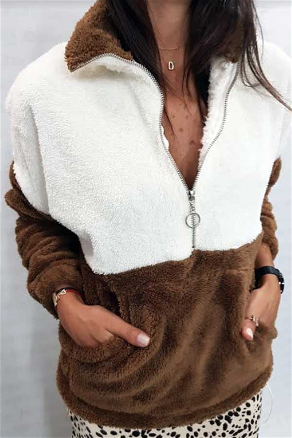 Kanguru Cepli Fermuarlı İki Renk Krem Peluş Sweat