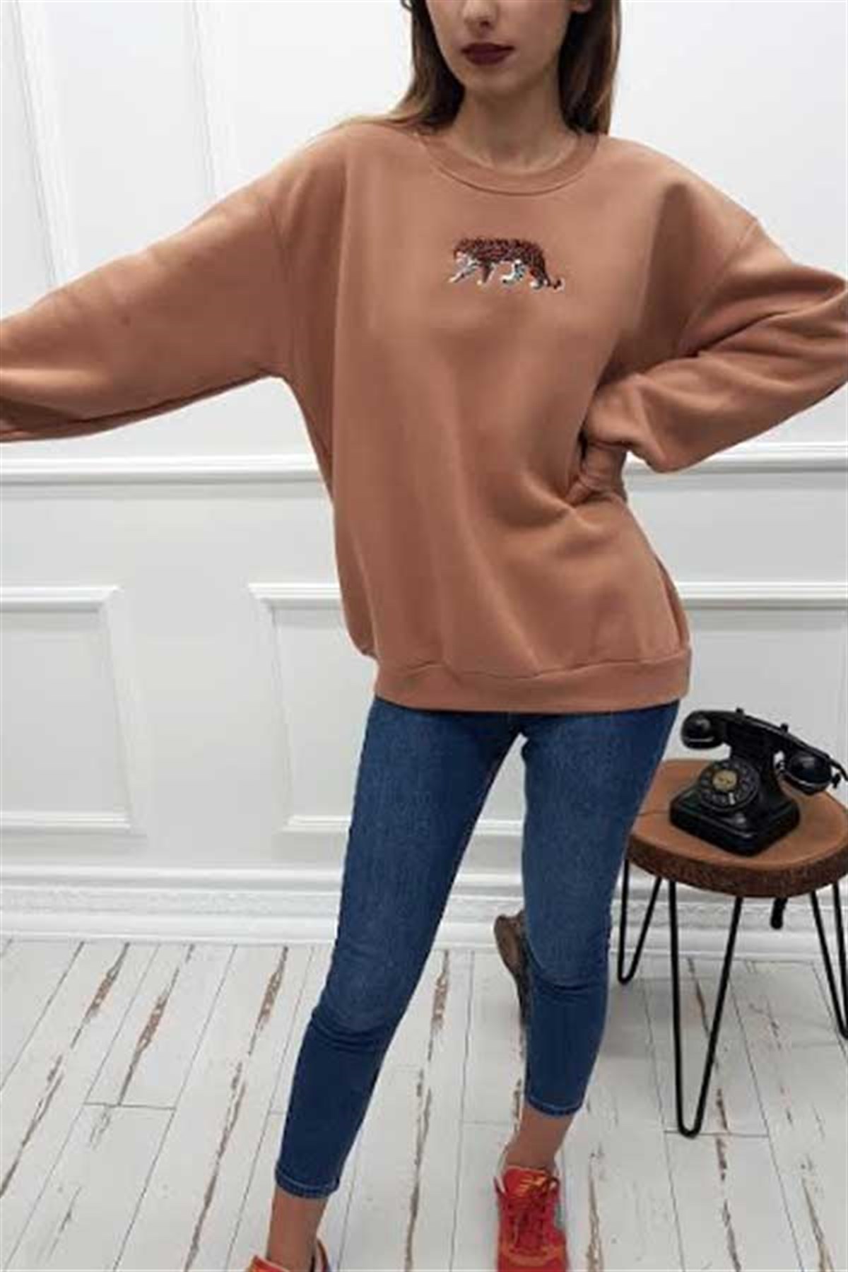 Kaplan Nakışlı Sweatshirt