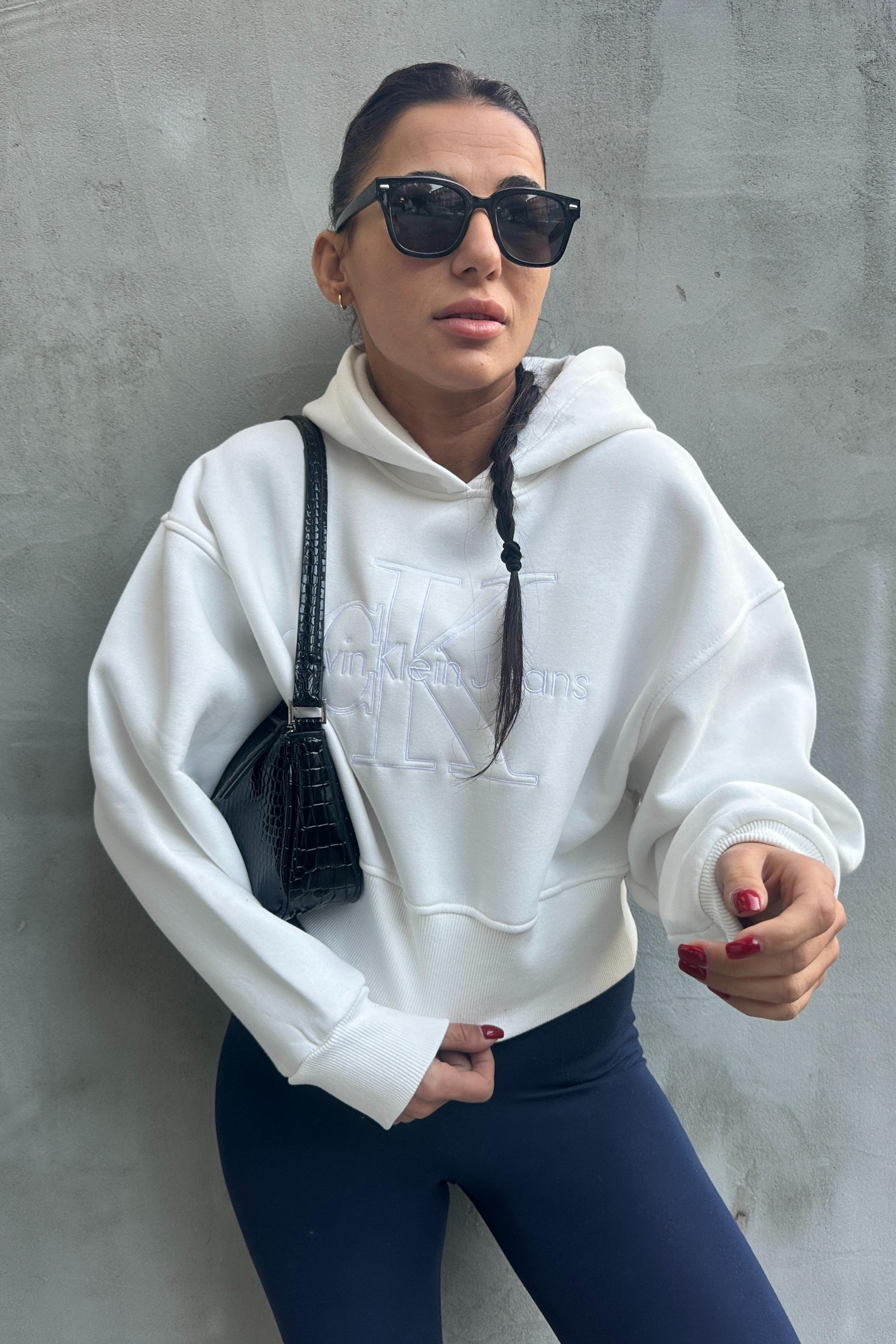 Kapüşonlu Kabartma Baskılı Beyaz SweatshirtSWEATSHİRT