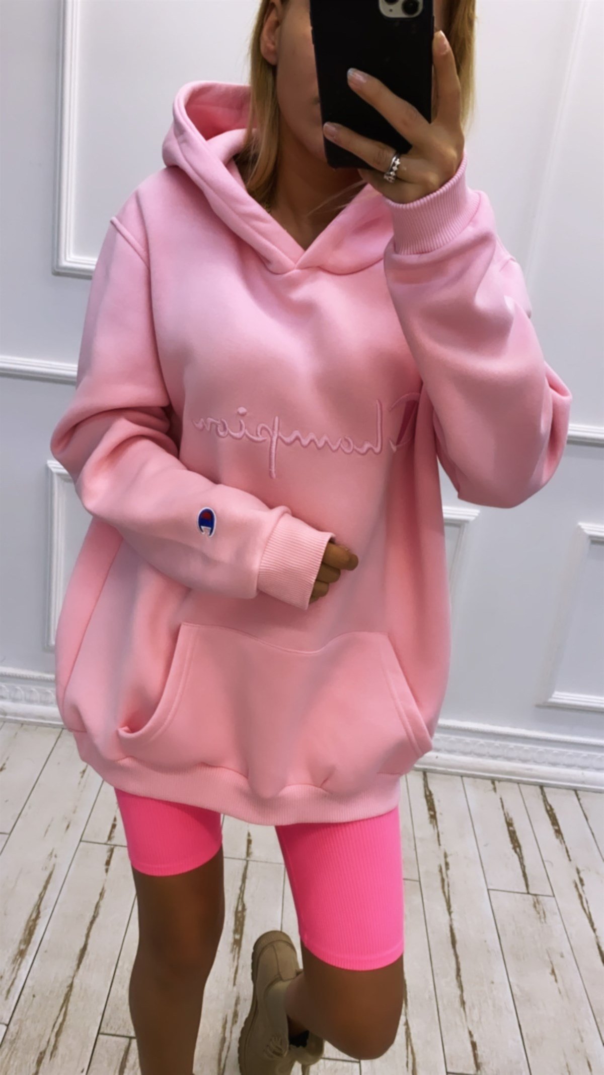 Kapüşonlu Pembe Logolu SweatSWEATSHİRT