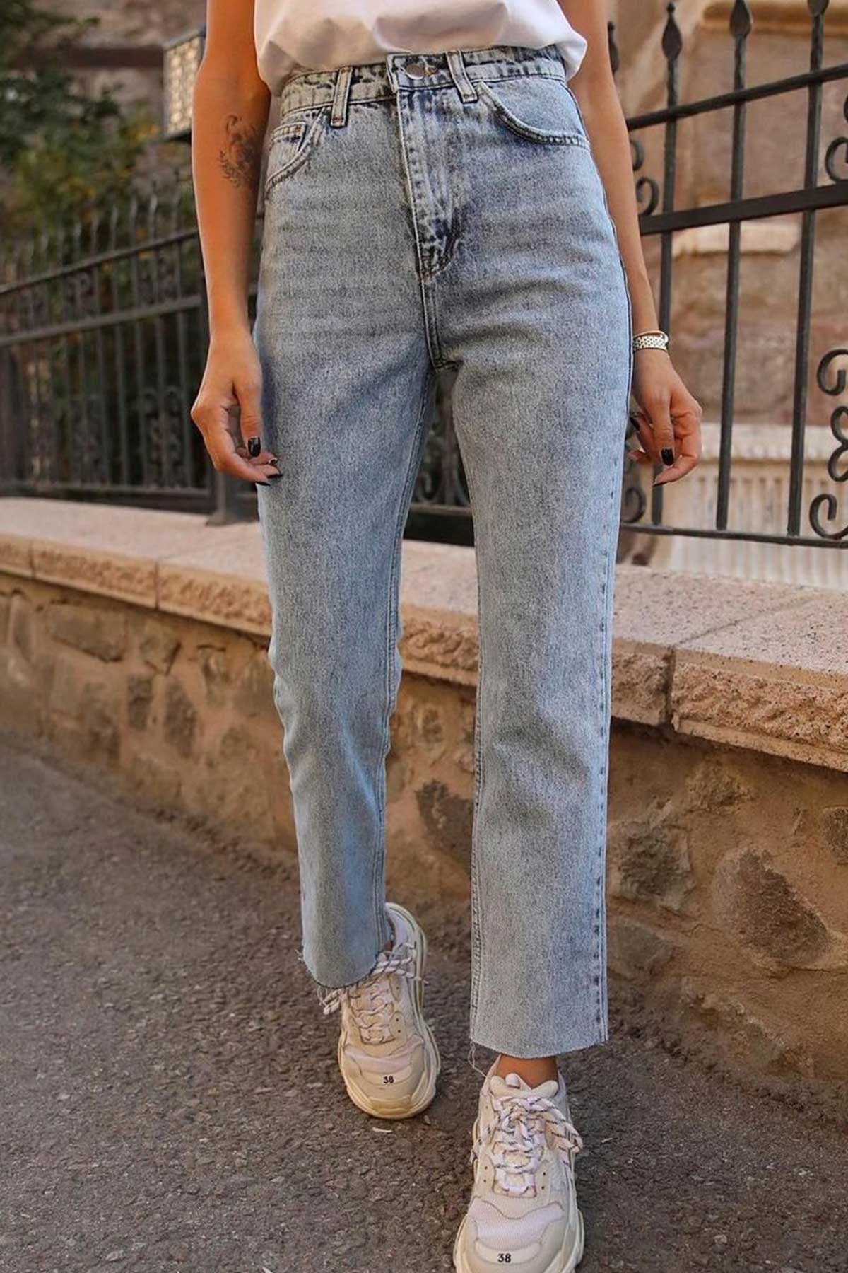 Kesik Flare Paçalı Jean