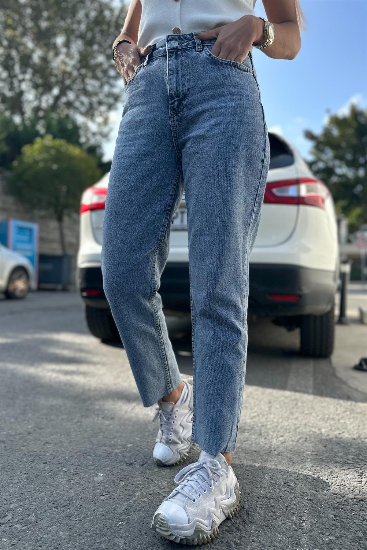 Kesik Paça Mom JeanJEAN