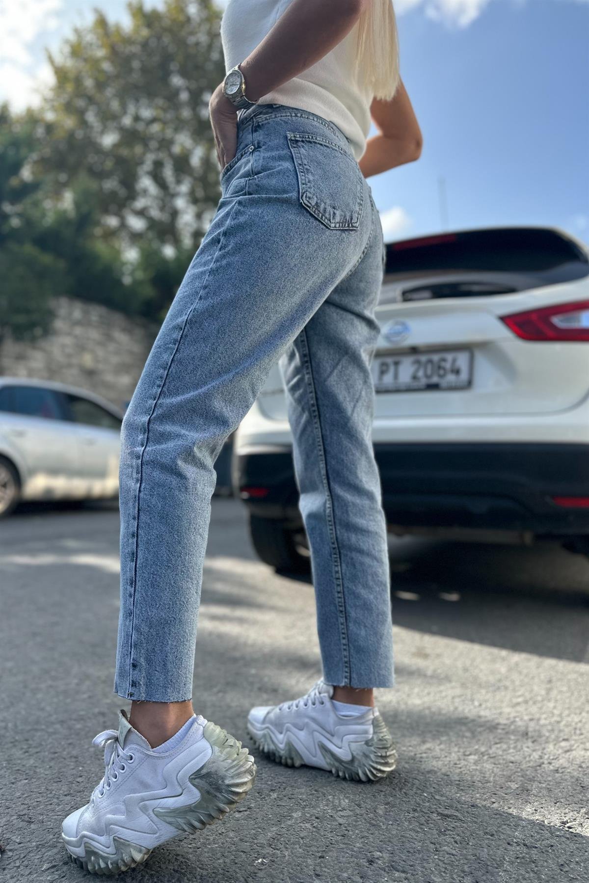 Kesik Paça Mom JeanJEAN