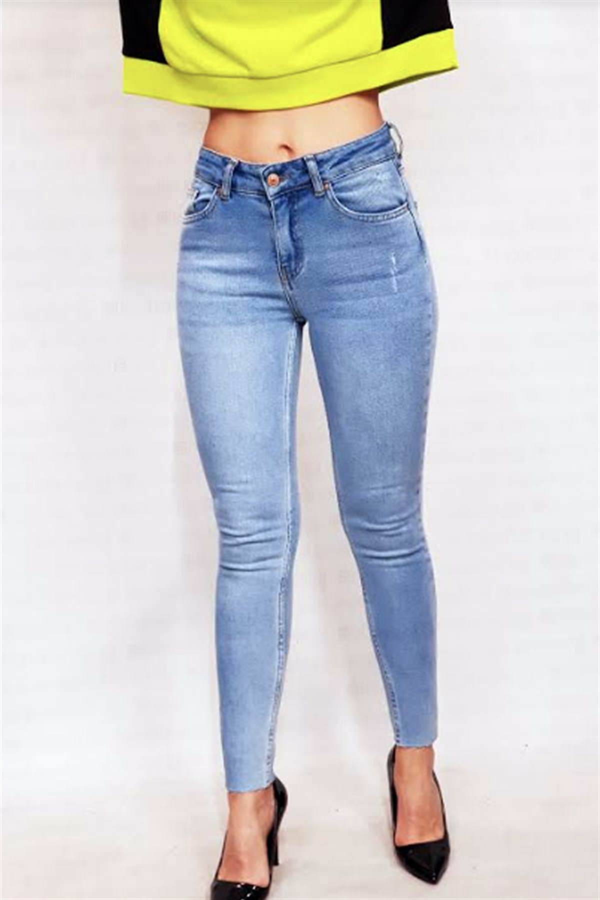 Kesik Paça Taşlanmış Mavi Skinny Jean