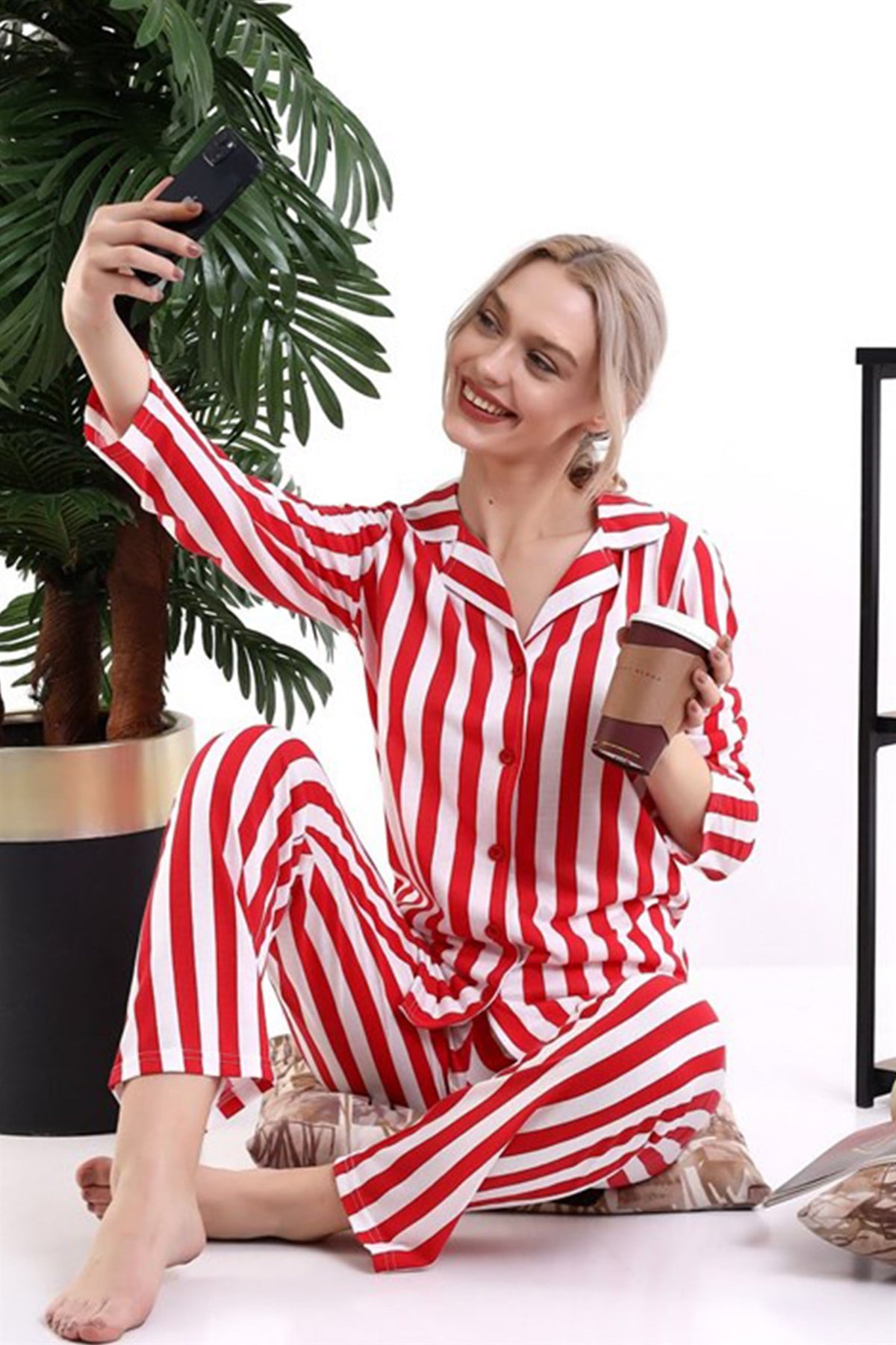 Kırmızı Beyaz Çizgili Düğmeli Pijama TakımTAKIMLAR
