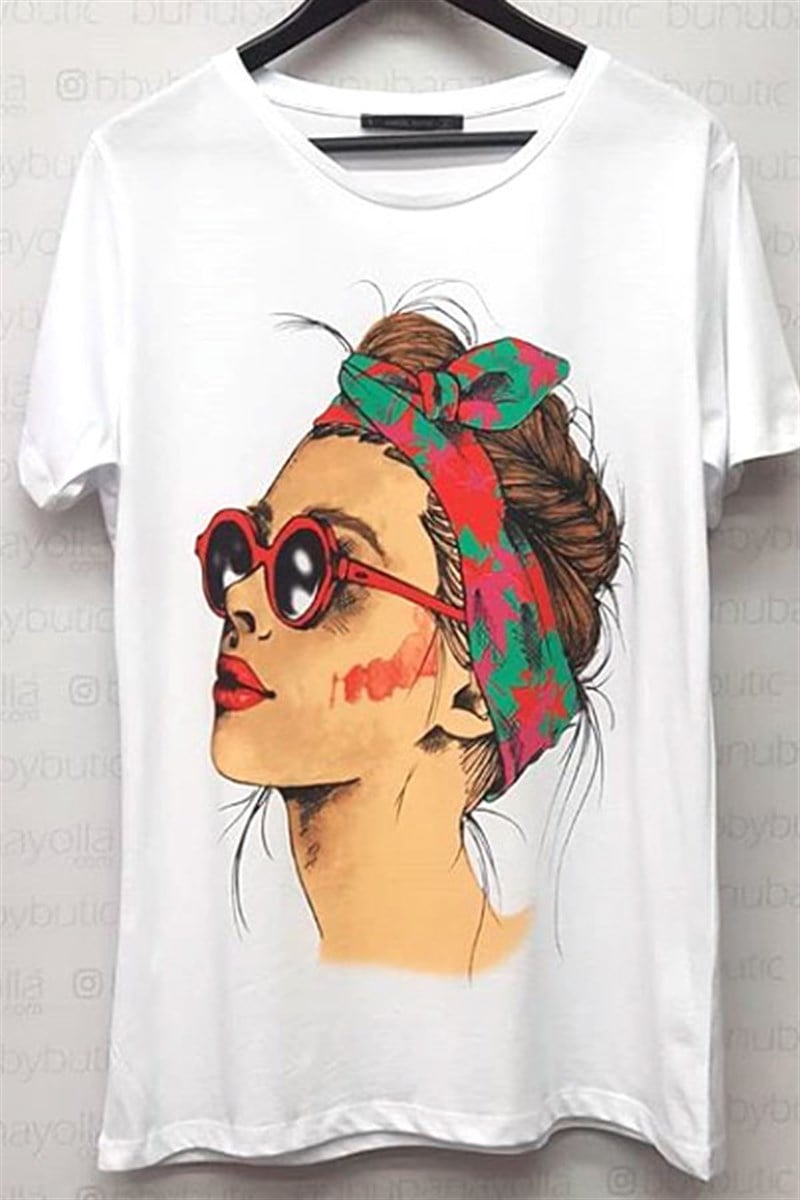 Kırmızı Gözlüklü Kız Tshirt
