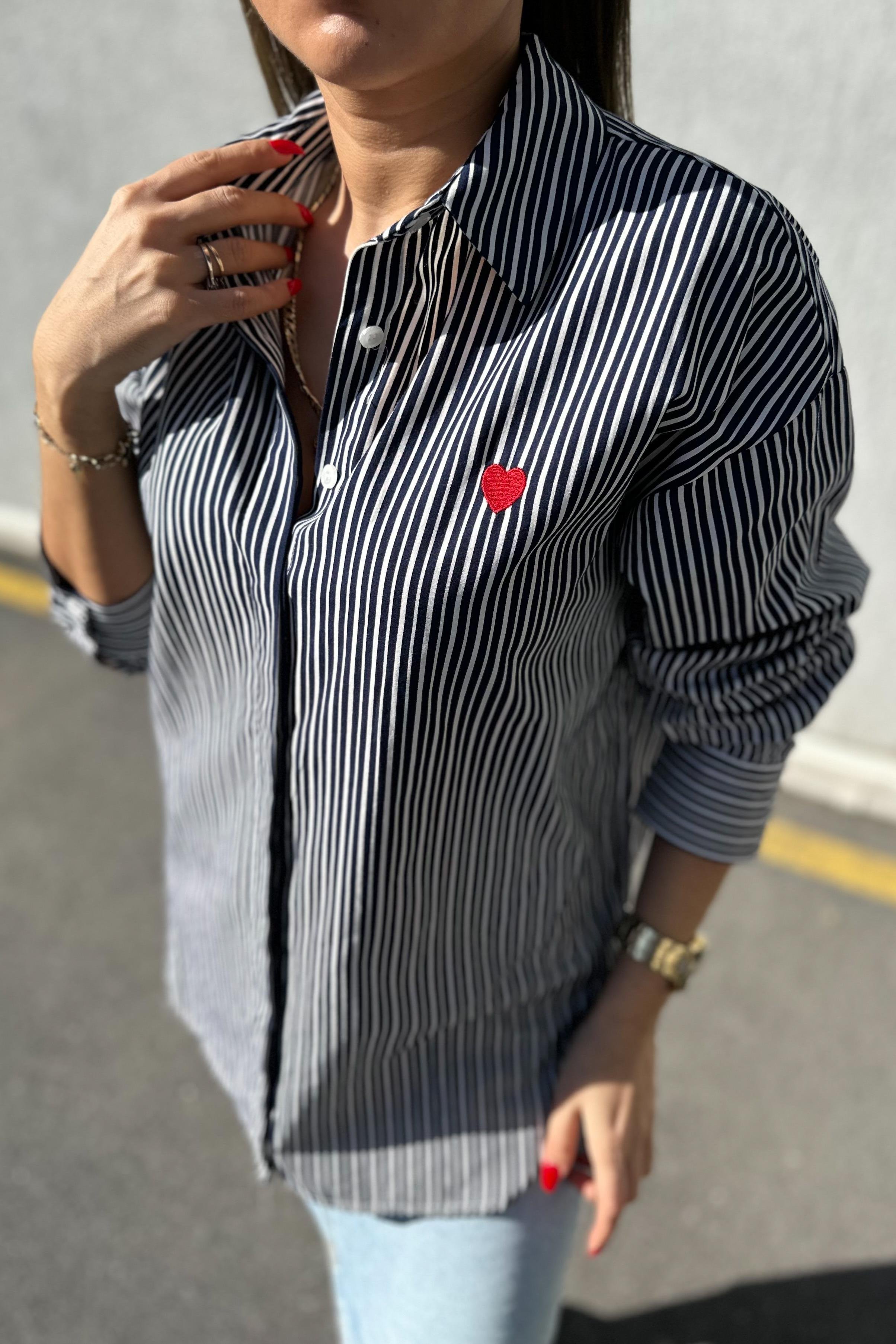 Kırmızı Kalp Nakışlı Lacivert Çizgili BF Kalıp GömlekYENİ GELENLER