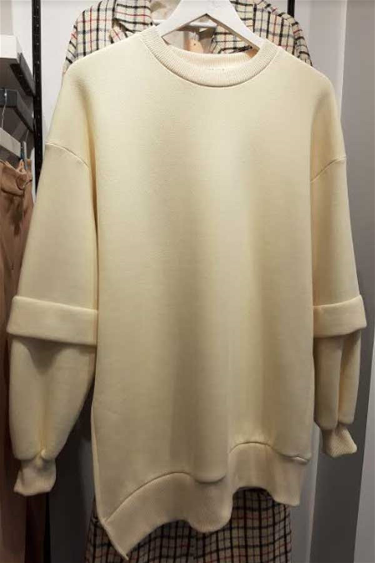 Kol Detaylı Yırtmaçlı Sweatshirt
