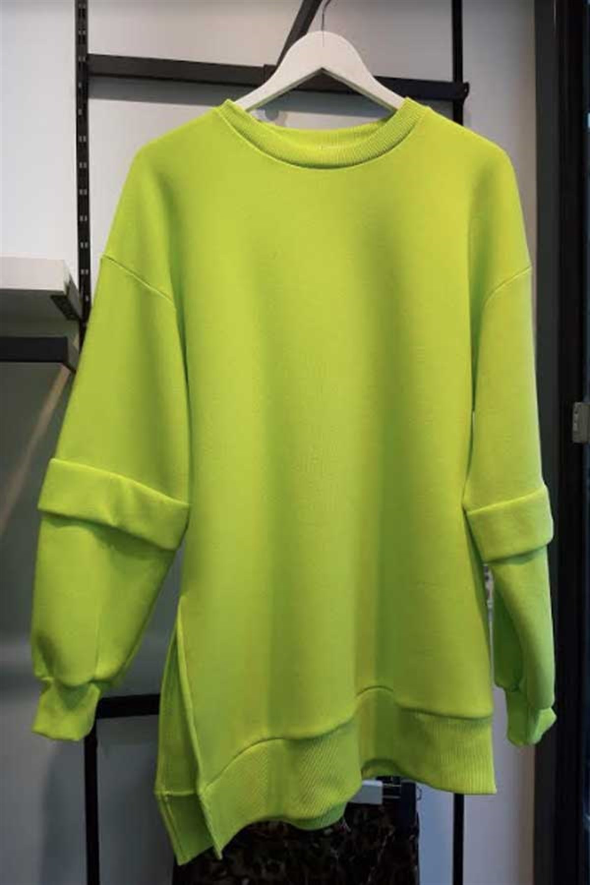 Kol Detaylı Yırtmaçlı Sweatshirt