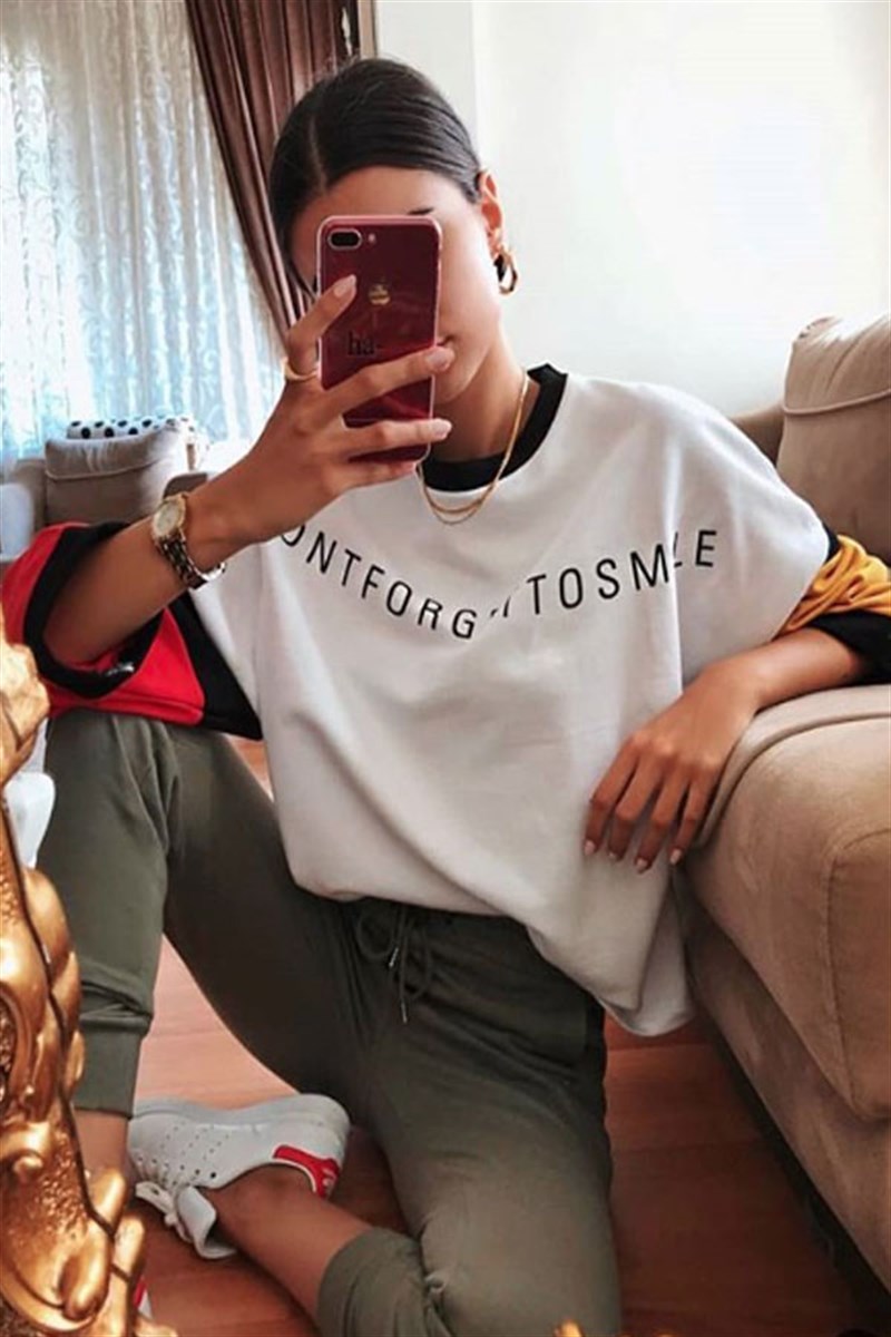 Kolları Renkli Smile Sweatshirt