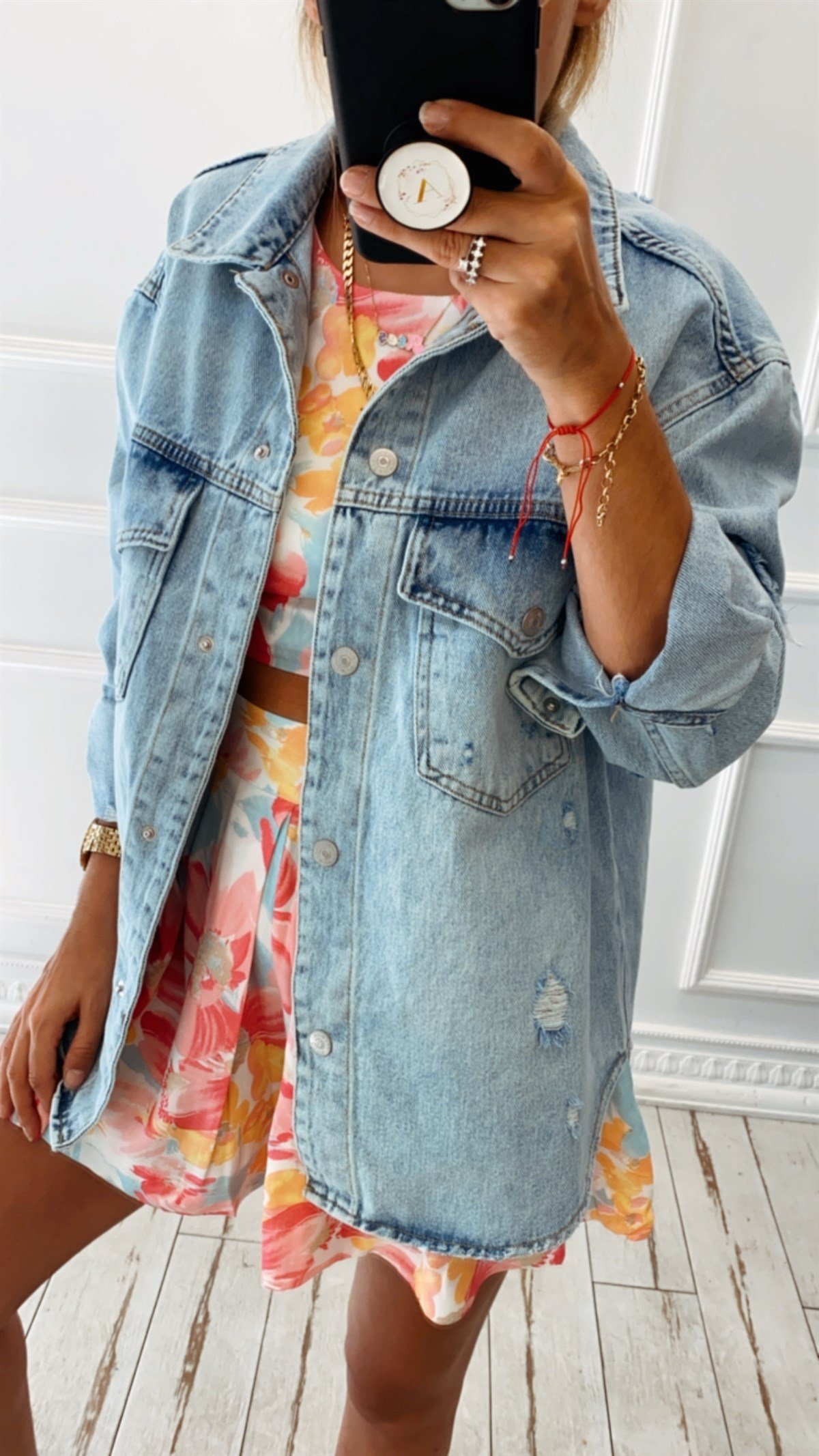 Kolu Yırtık Detaylı Salaş Kesim Denim Ceket