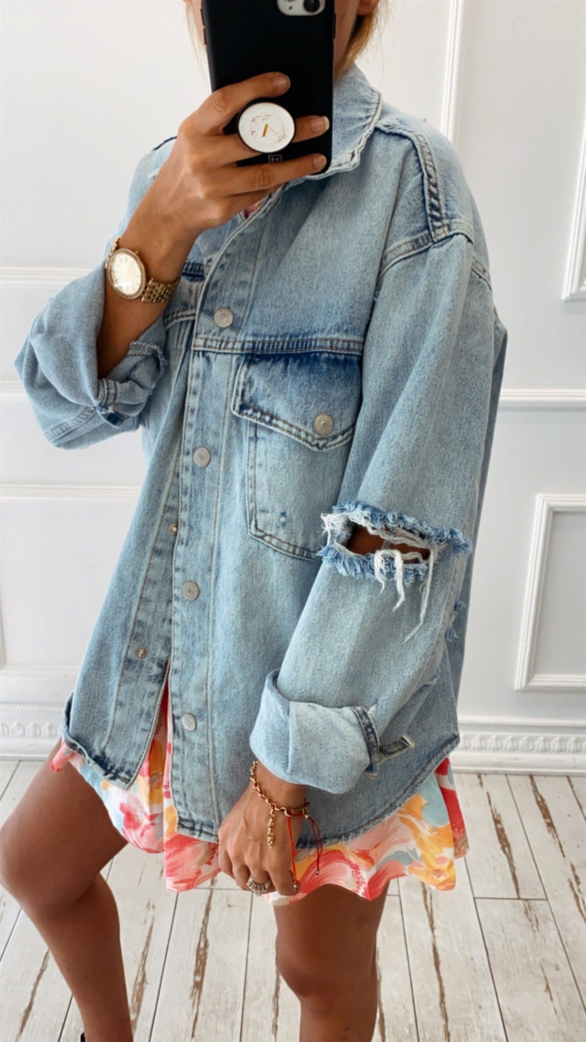 Kolu Yırtık Detaylı Salaş Kesim Denim Ceket