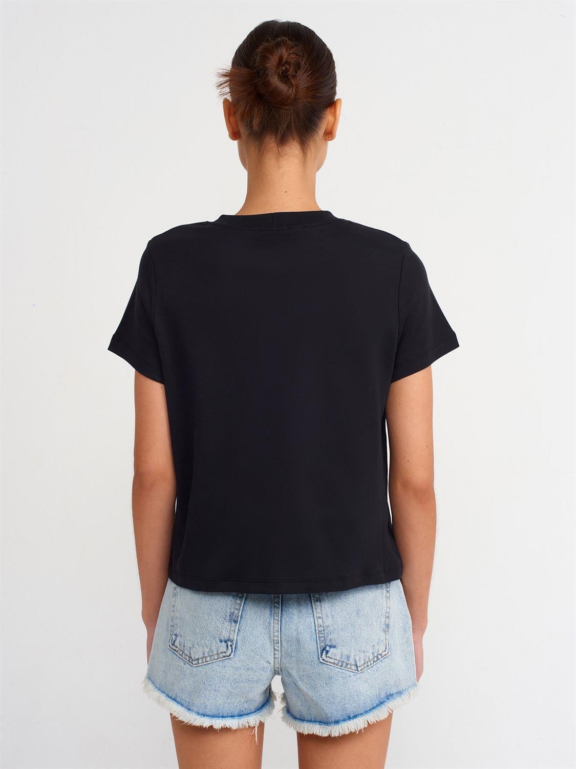 Küçük Kalpli Siyah Basic TshirtÇOK SATANLAR