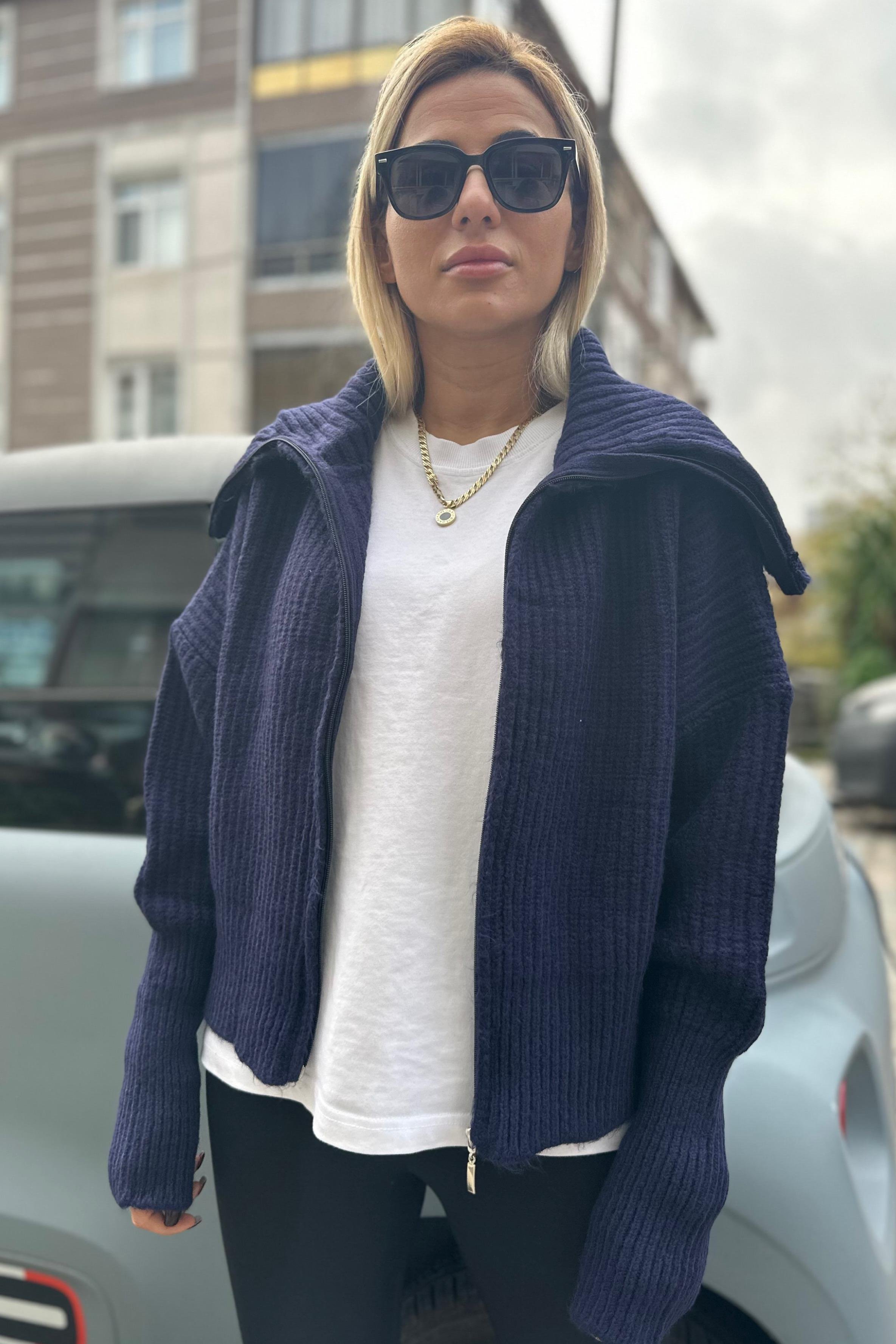 Lacivert Fermuarlı Degaje Yaka Triko HırkaHIRKA